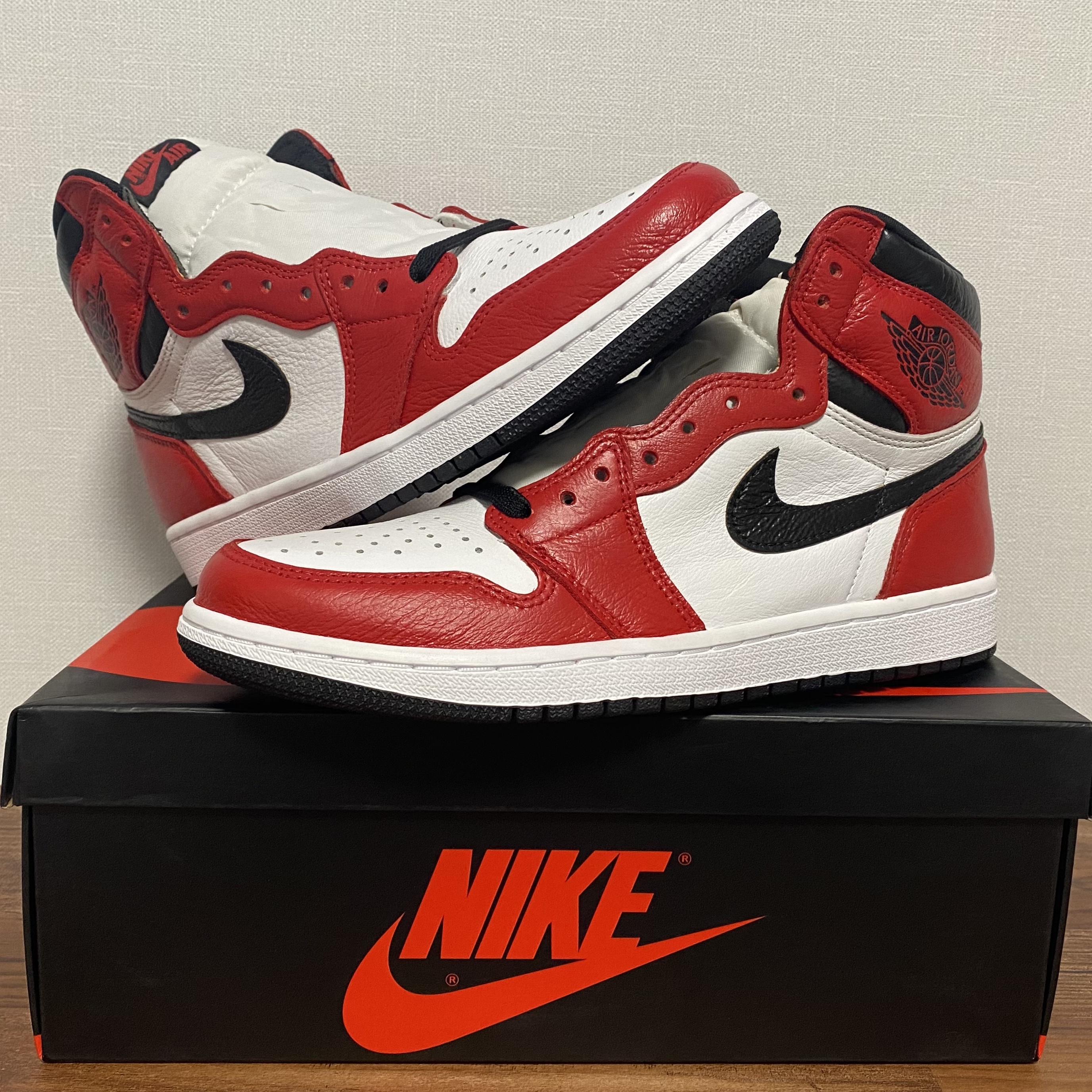 Jordan 1 Retro High OG Chicago 2015, Jordan 1 Retro High OG Light Fusion Red 착용 스타일 - 2