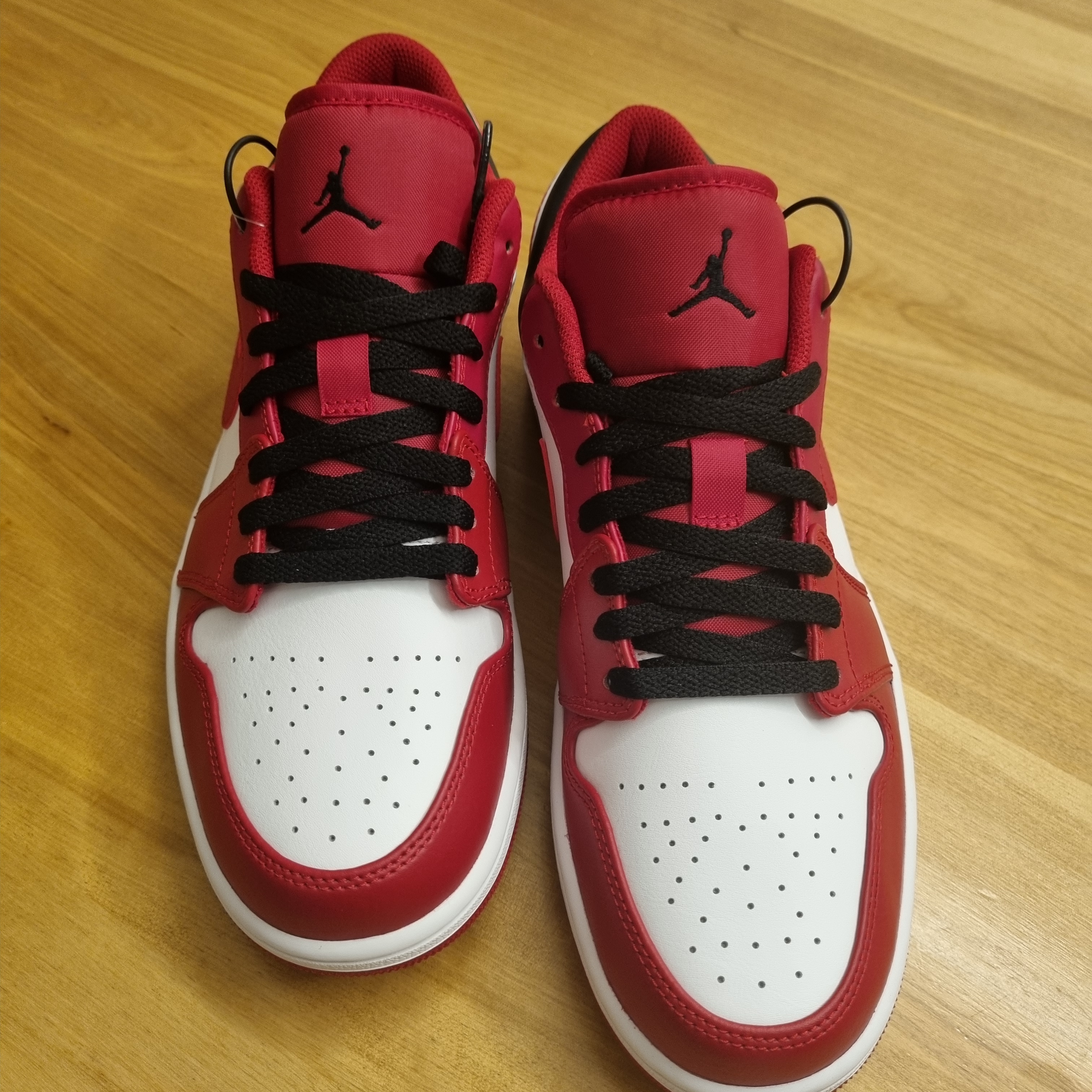 Jordan 1 Low White Gym Red Black 착용 스타일 - 2