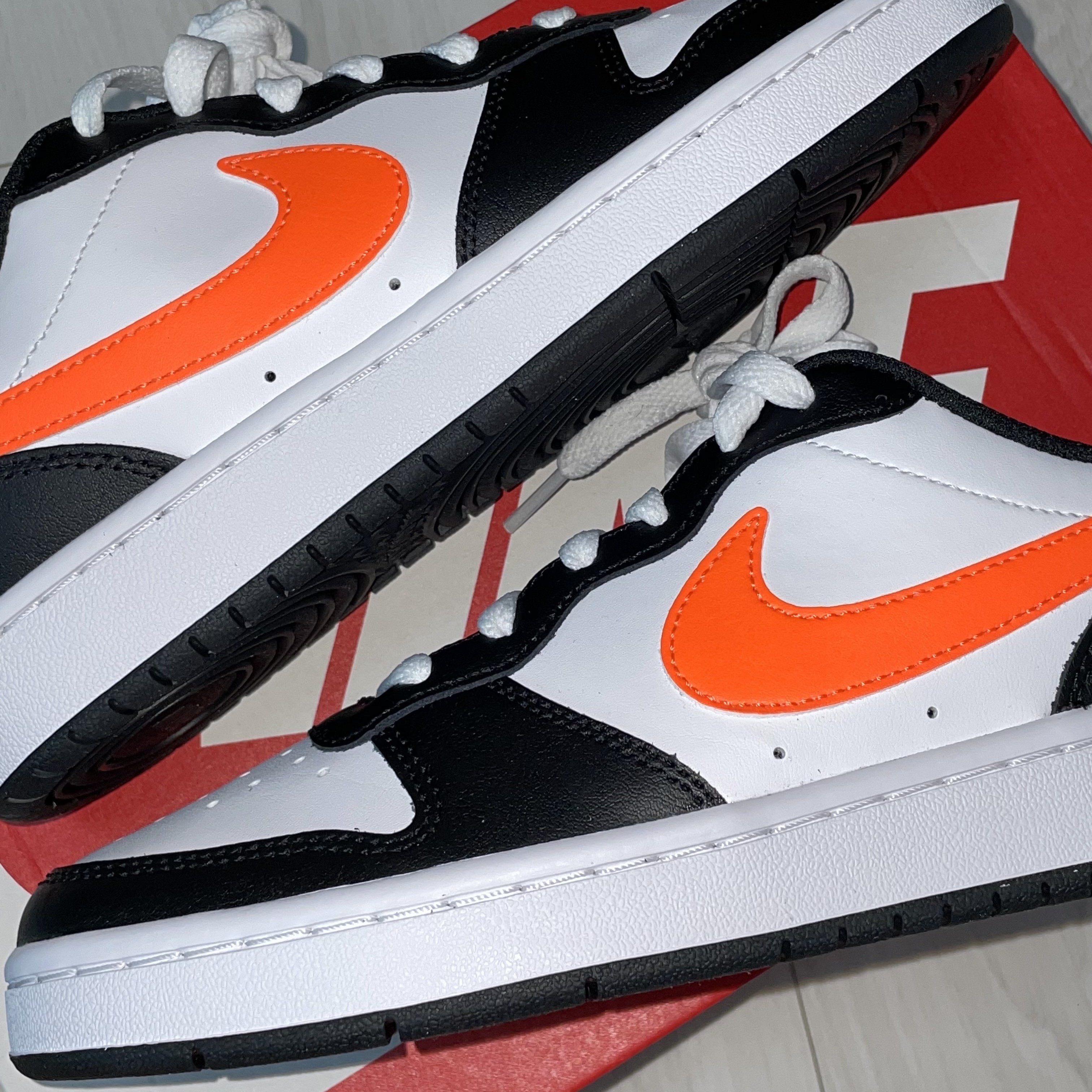 (GS) Nike Court Borough Low 2 Total Orange 착용 스타일 - 1