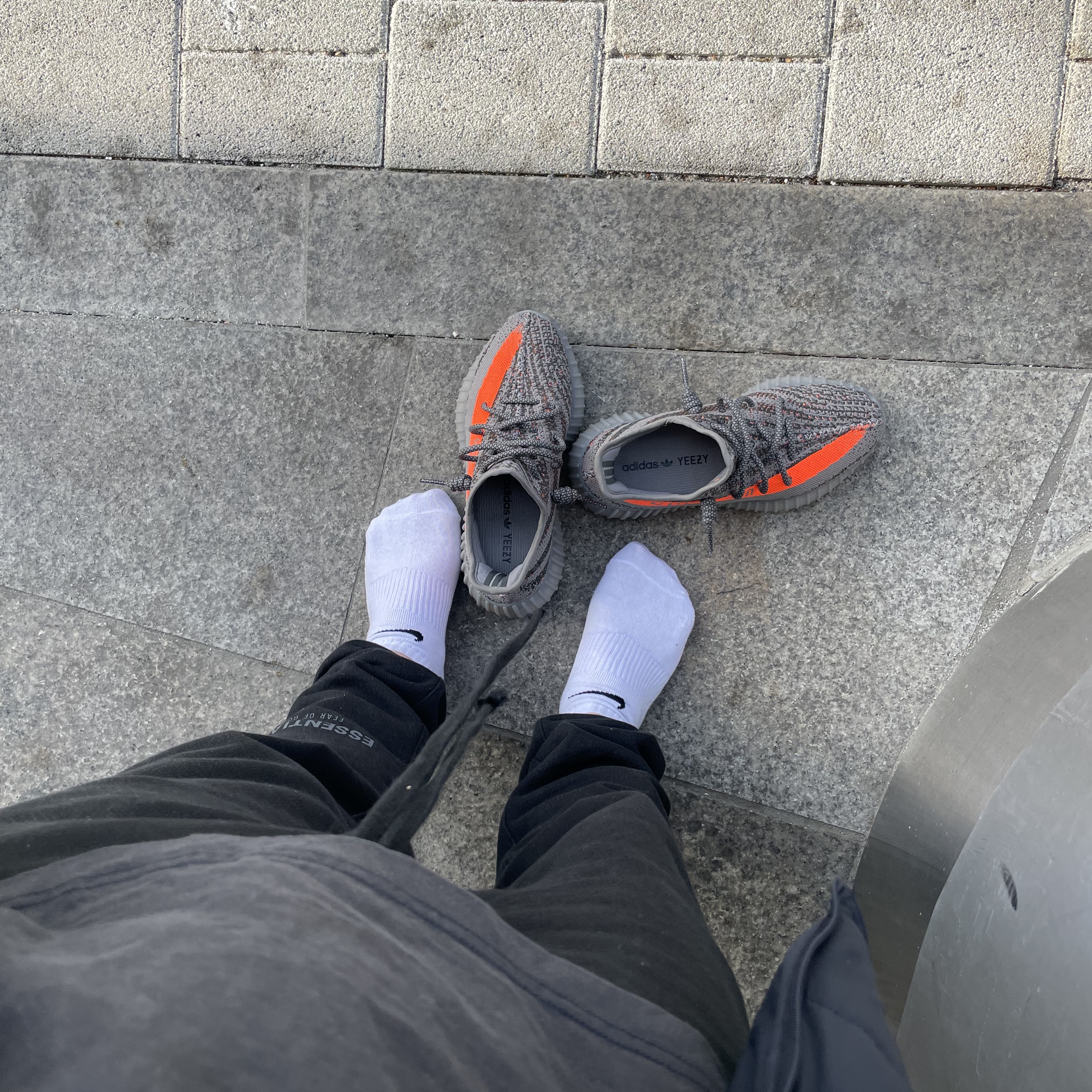 Essentials The Core Collection Sweatpants Black, Adidas Yeezy Boost 350 V2 Beluga - Reflective 착용 스타일