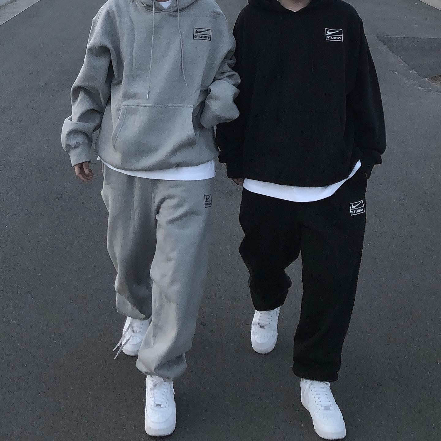 Nike x Stussy NRG RA Washed Fleece Pants Black (DN4030-010), Nike x Stussy NRG RA Washed Pullover Hoodie Black (DN4028-010) 착용 스타일 - 3