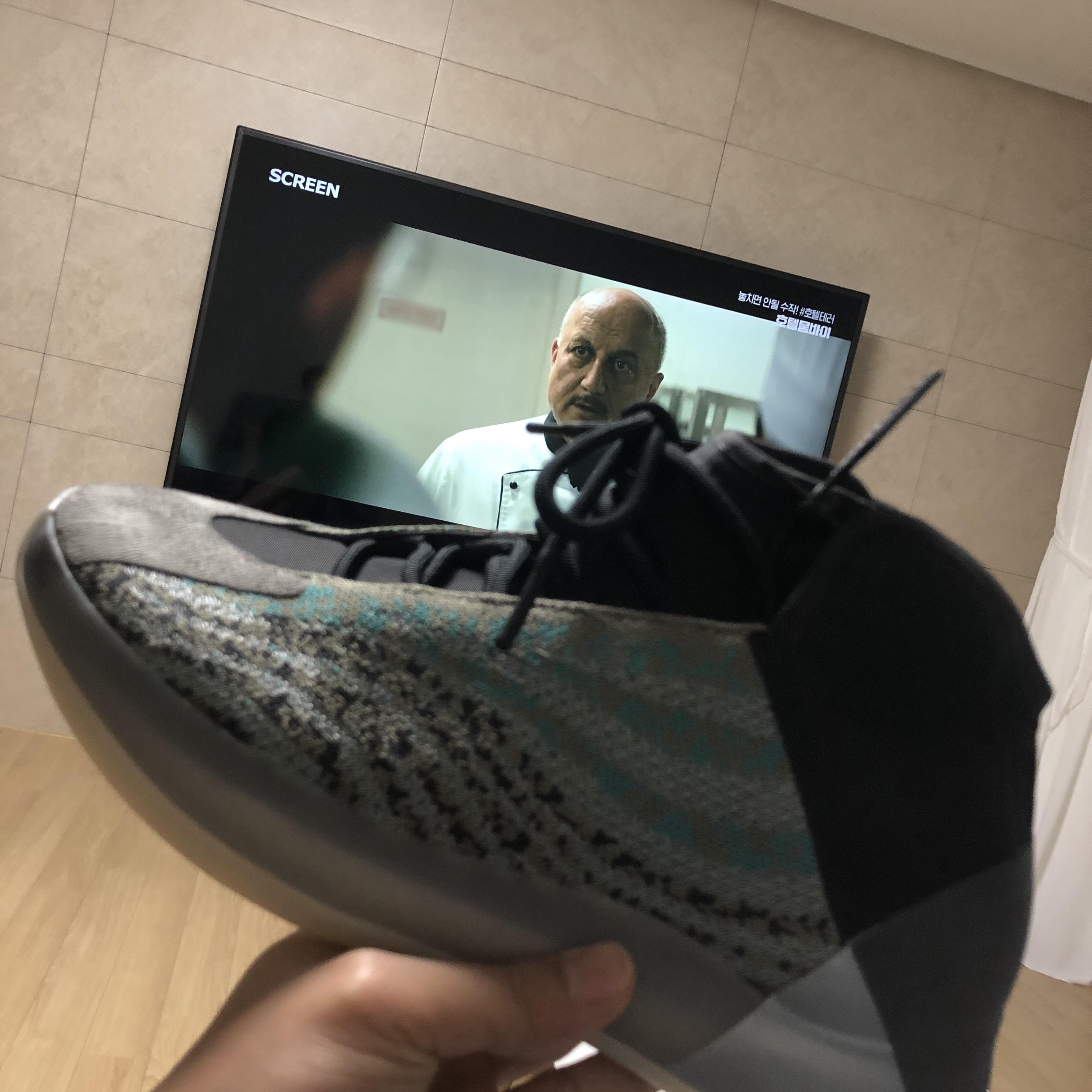 Adidas Yeezy QNTM Teal Blue 착용 스타일 - 1