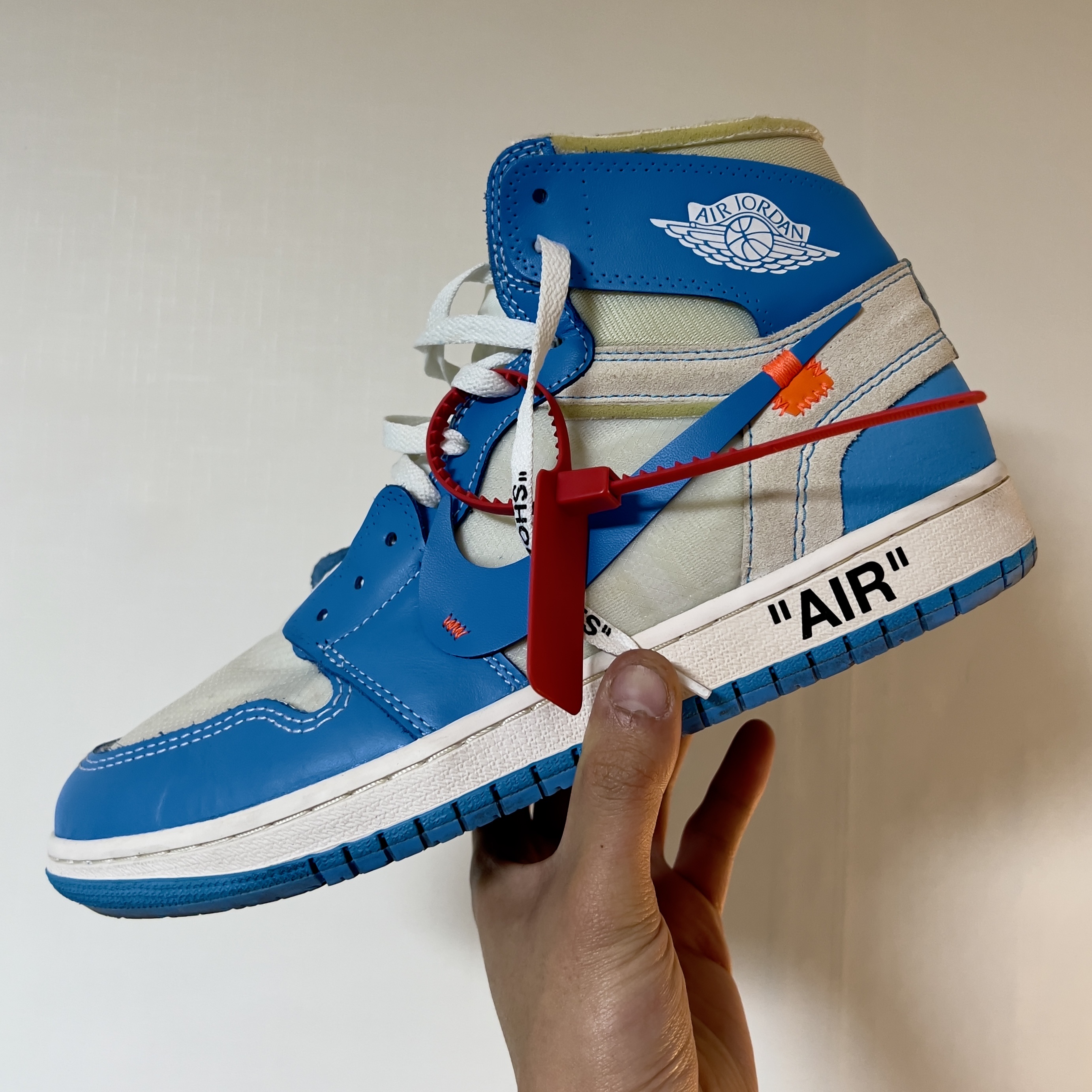 Jordan 1 x Off-White Retro High University Blue μ°©μ© μ€νμΌ