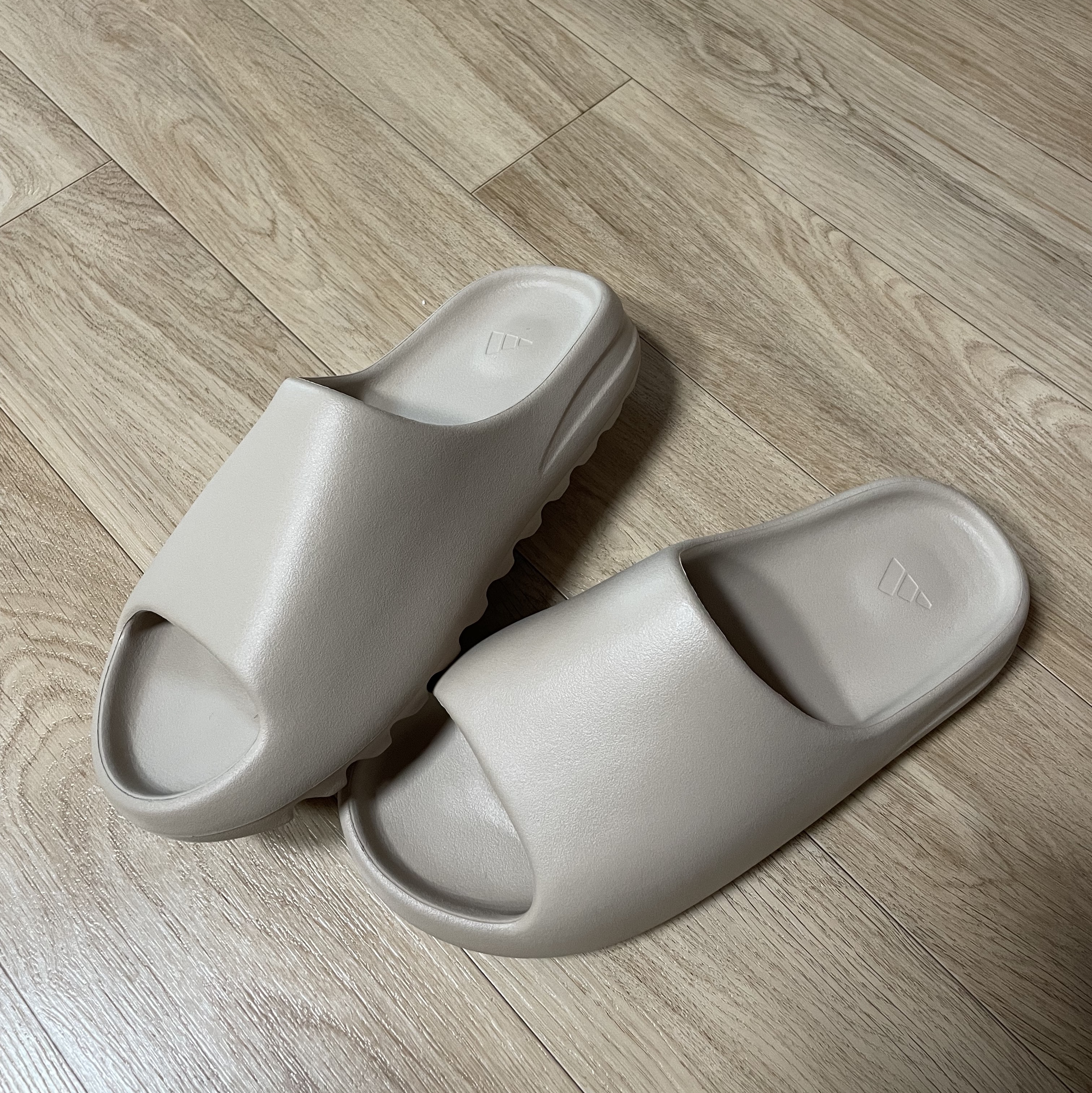 Adidas Yeezy Slide Pure - Re-Release Ver., Adidas Yeezy Slide Pure 착용 스타일