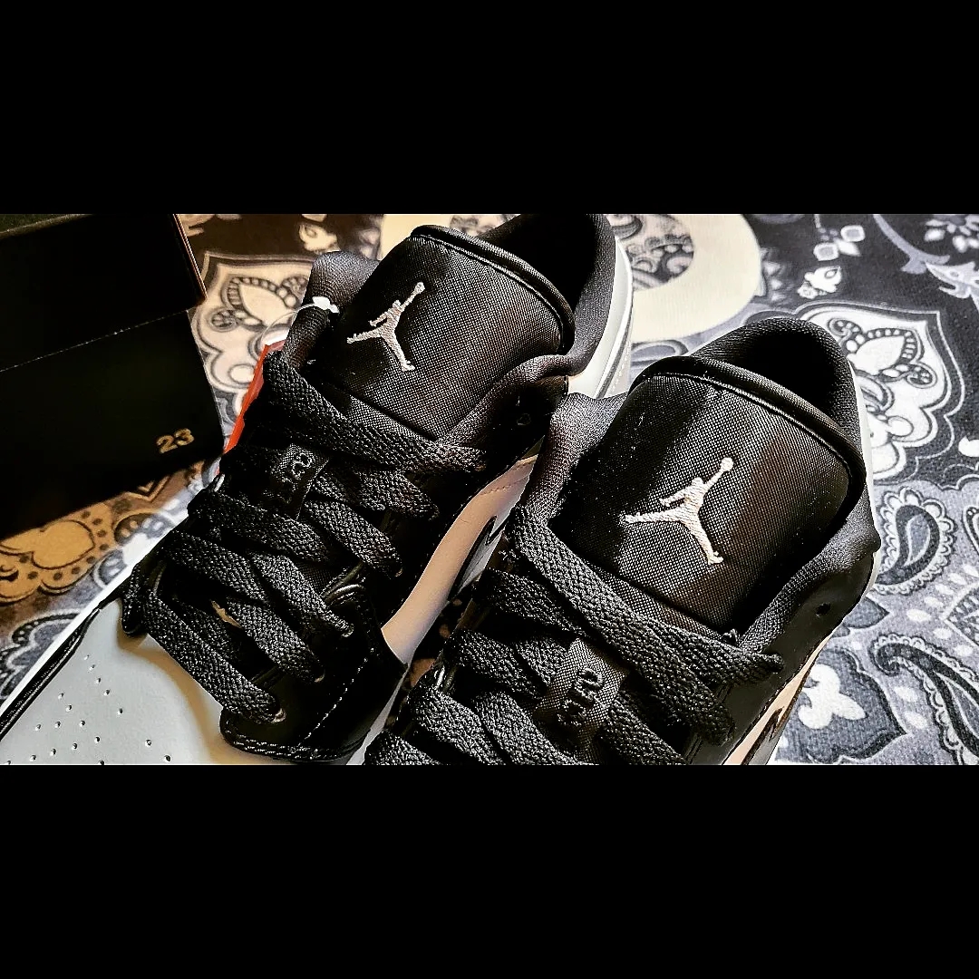 Jordan 1 Low Light Smoke Grey Black 착용 스타일 - 3