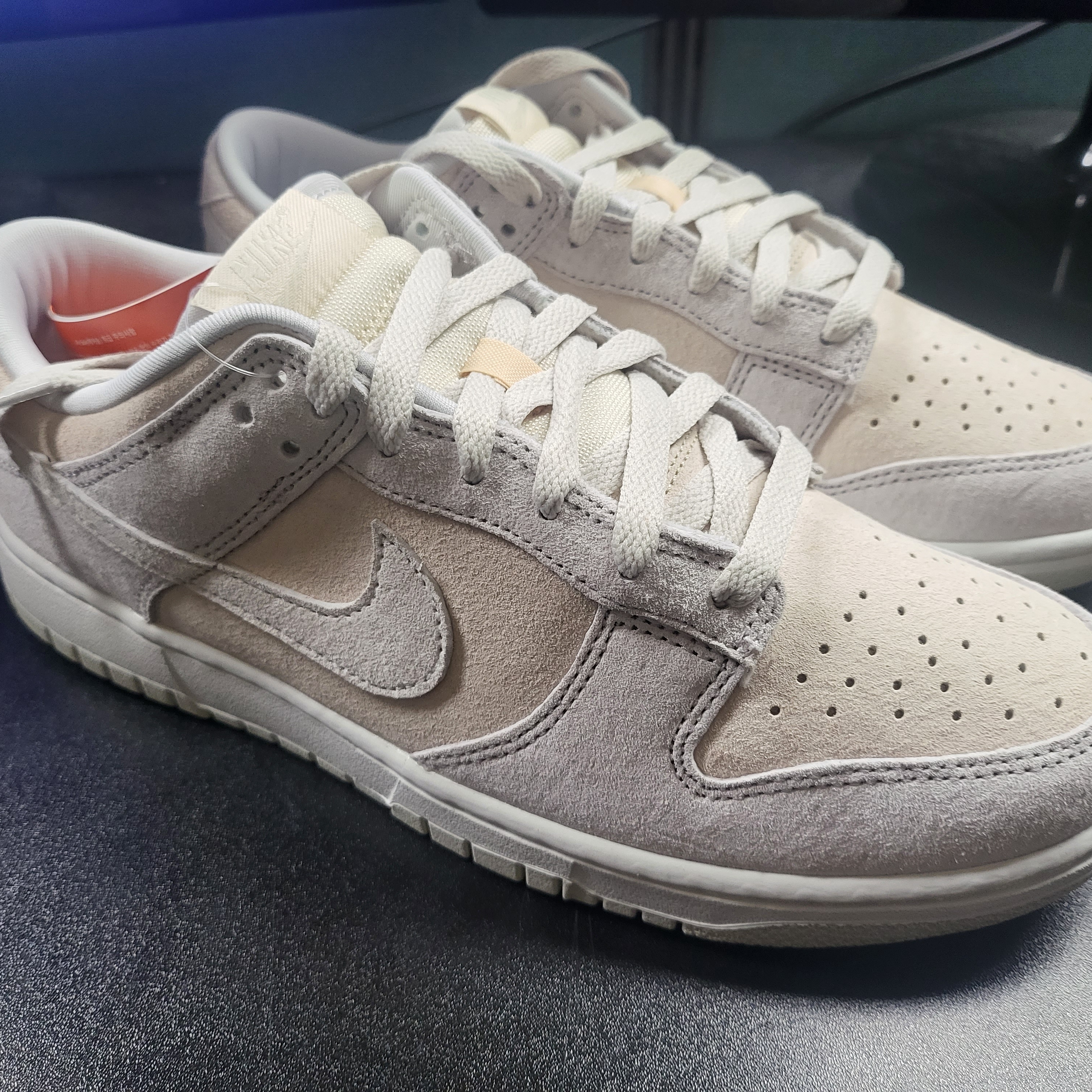 (GS) Jordan 1 Mid Bred, Nike Dunk Low Retro PRM Vast Grey 착용 스타일 - 2