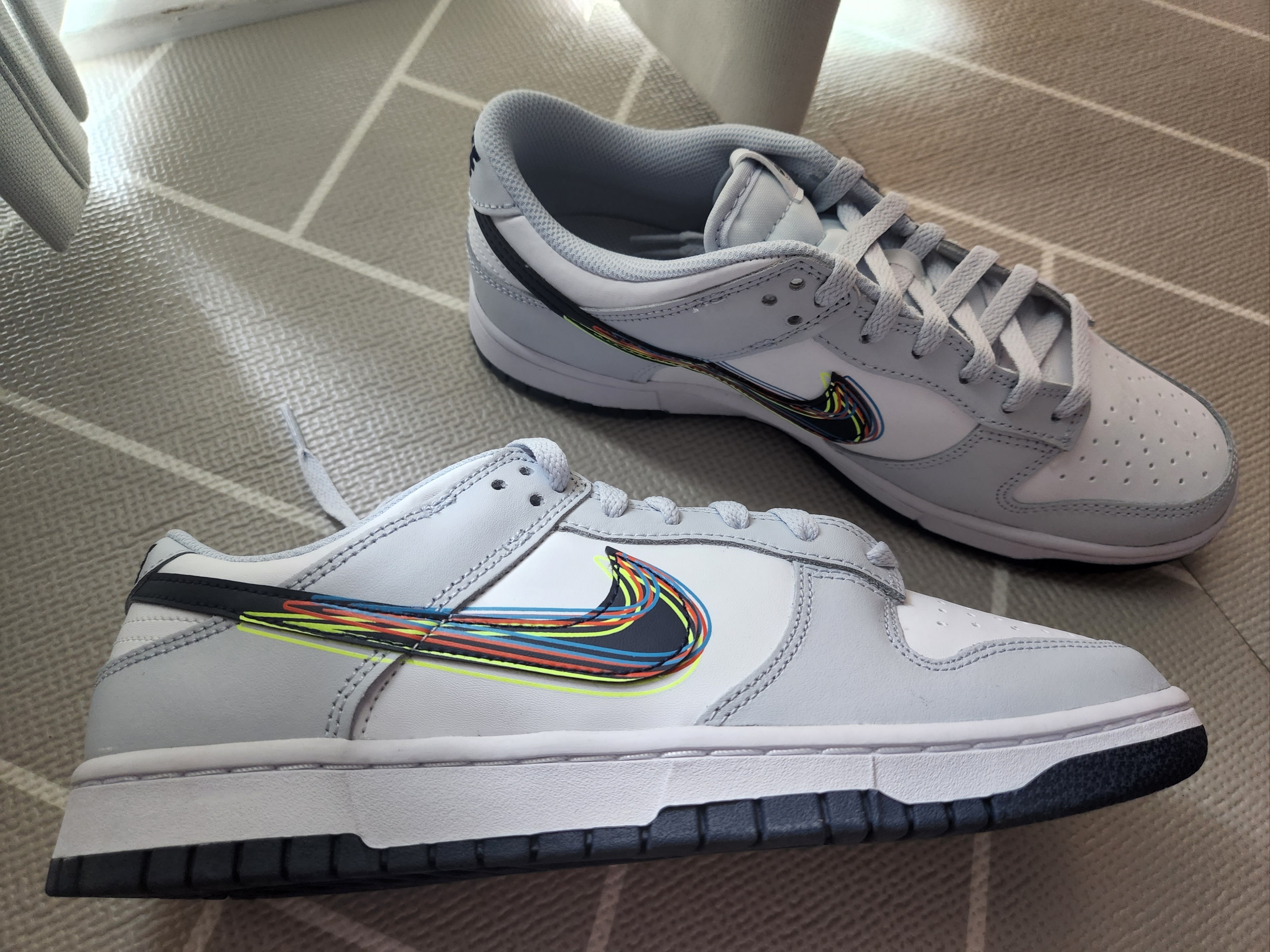 Nike Dunk Low 3D Swoosh White Grey 착용 스타일 - 3