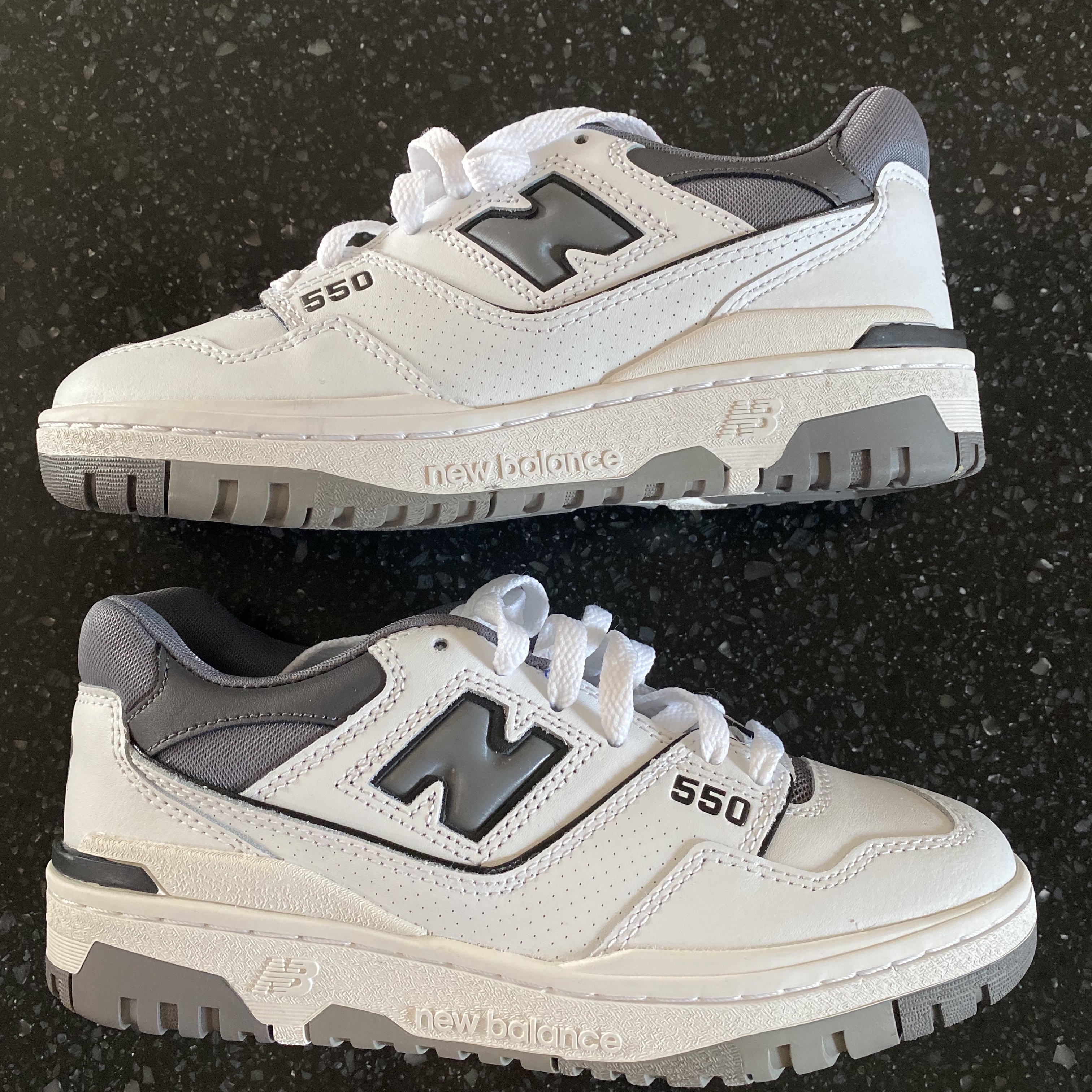 New Balance 550 White Grey Dark Grey - 2E Wide 착용 스타일