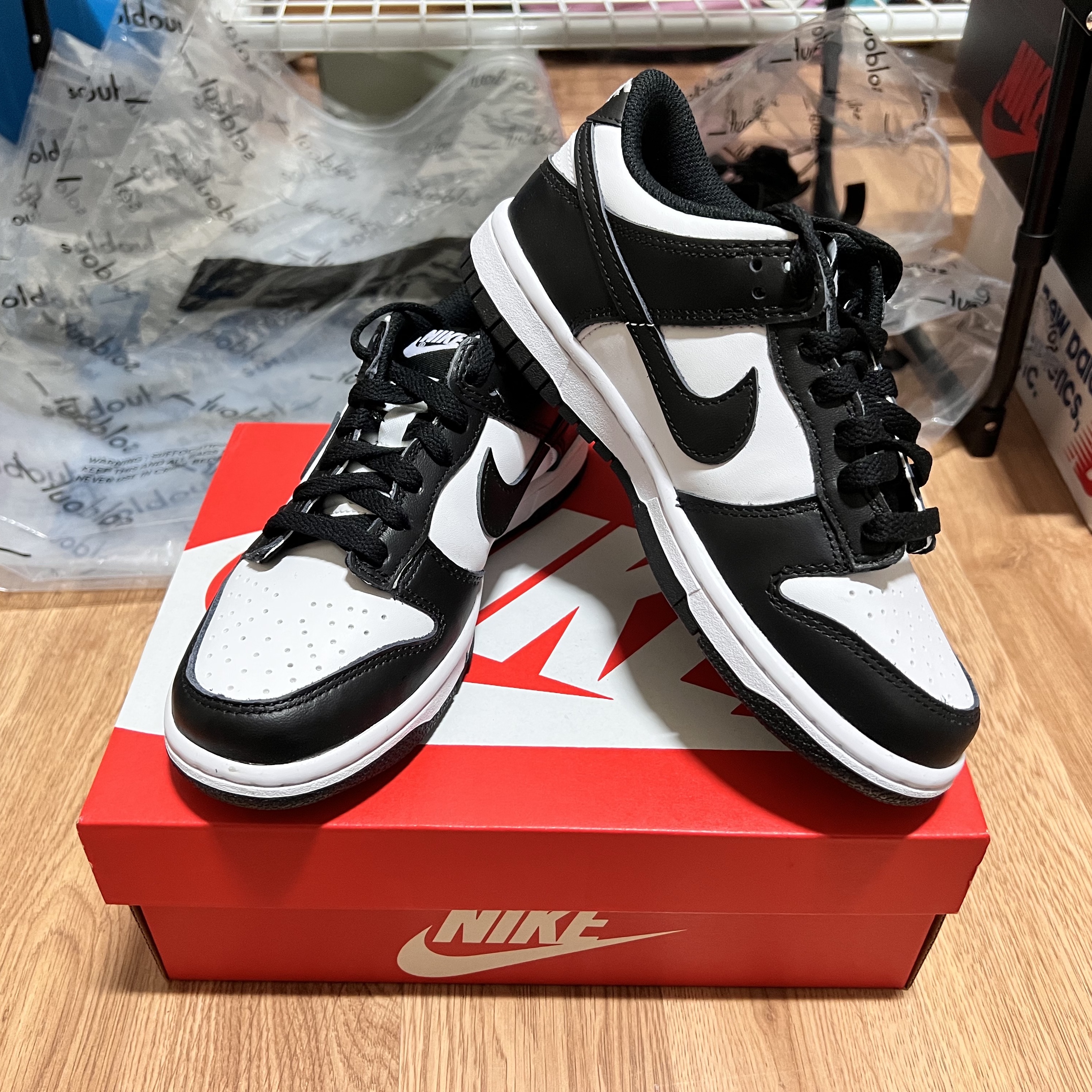 (GS) Nike Dunk Low Black 착용 스타일