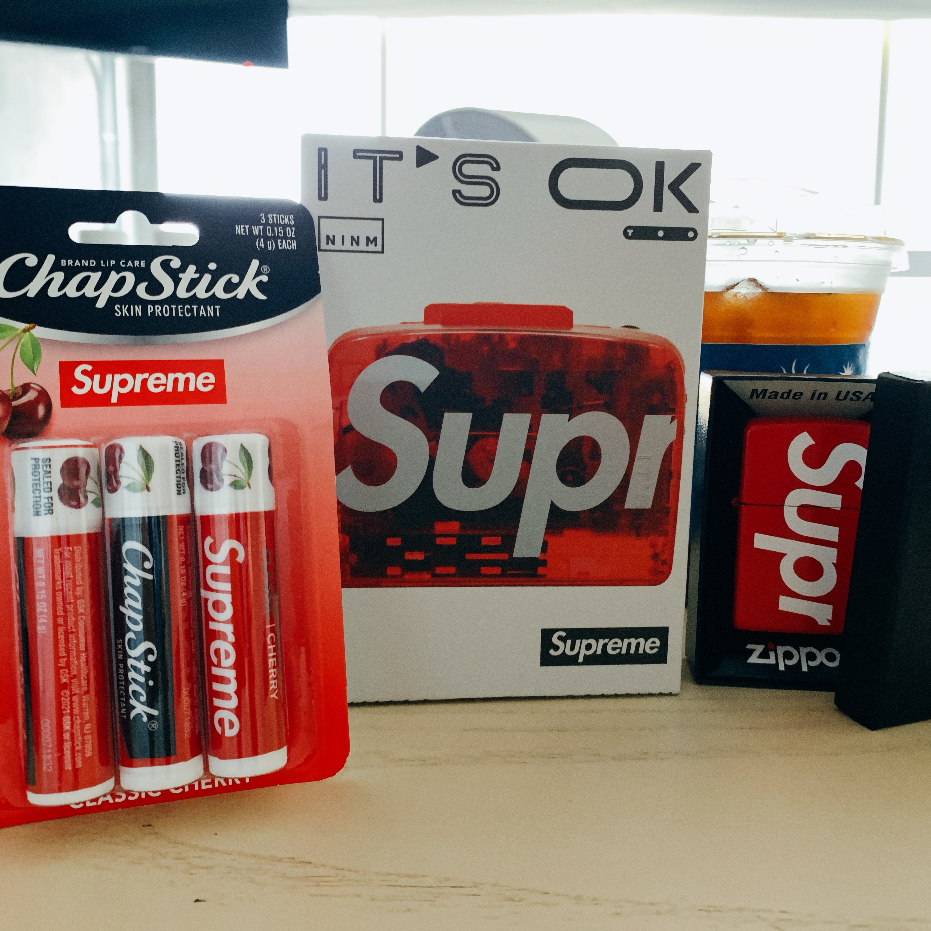 Supreme Chapstick Red (3 Pack), Supreme Logo Zippo Red 착용 스타일