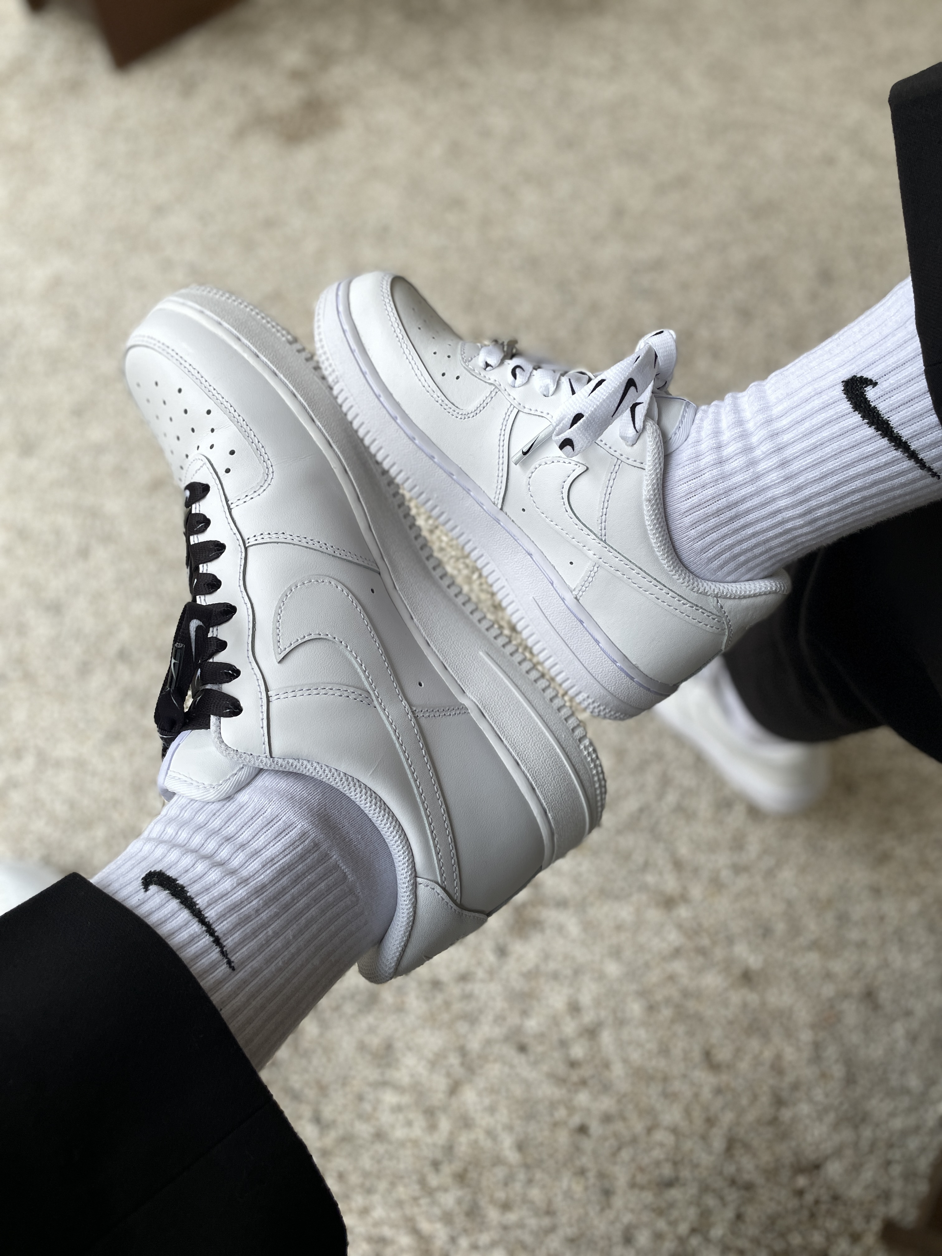 Nike Air Force 1 '07 Low White, (GS) Nike Air Force 1 LE White 착용 스타일 - 1