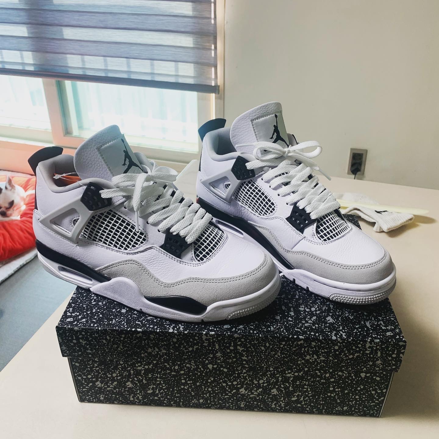 Jordan 4 Retro White and Black 착용 스타일 - 4