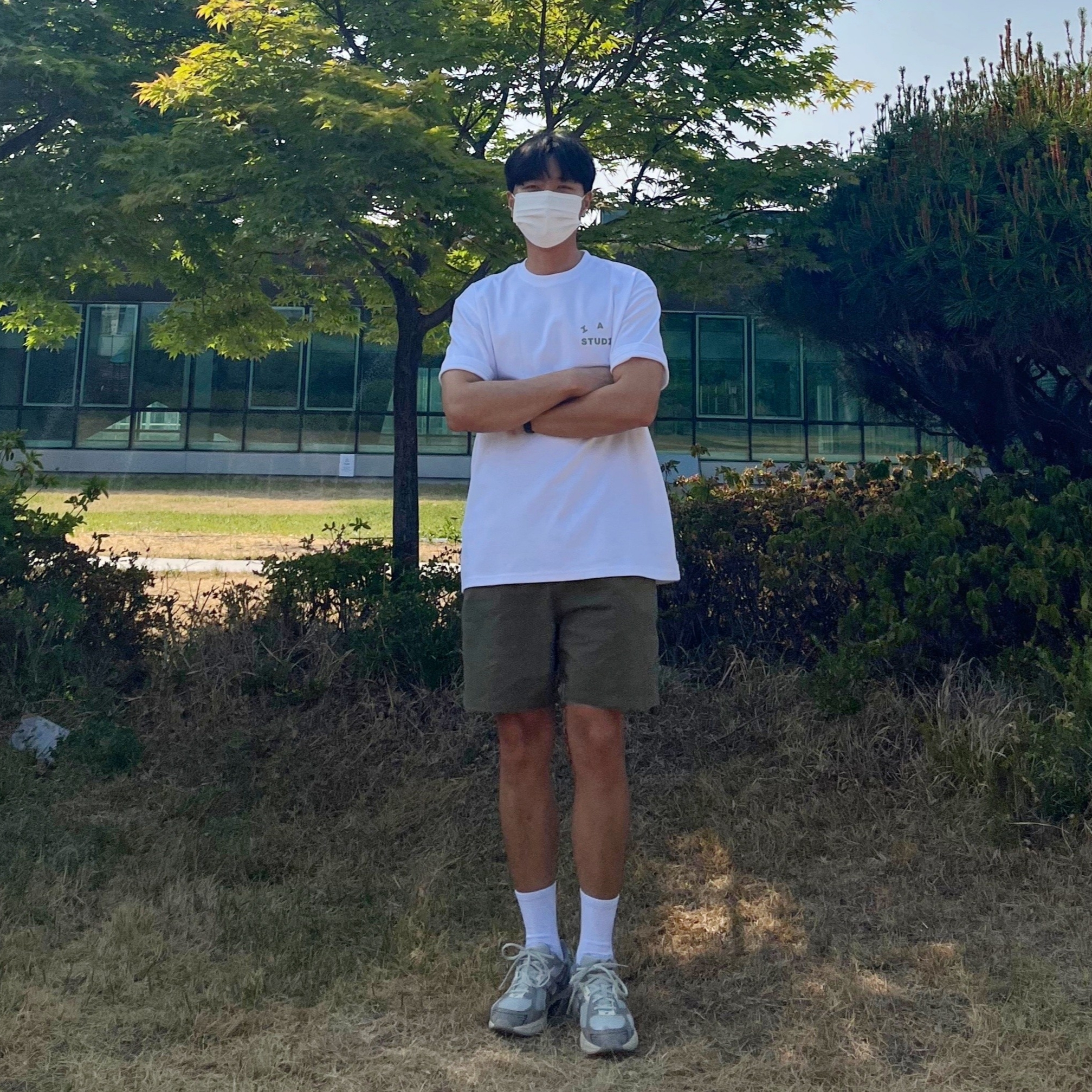 IAB Studio T-Shirt White Light Green 착용 스타일