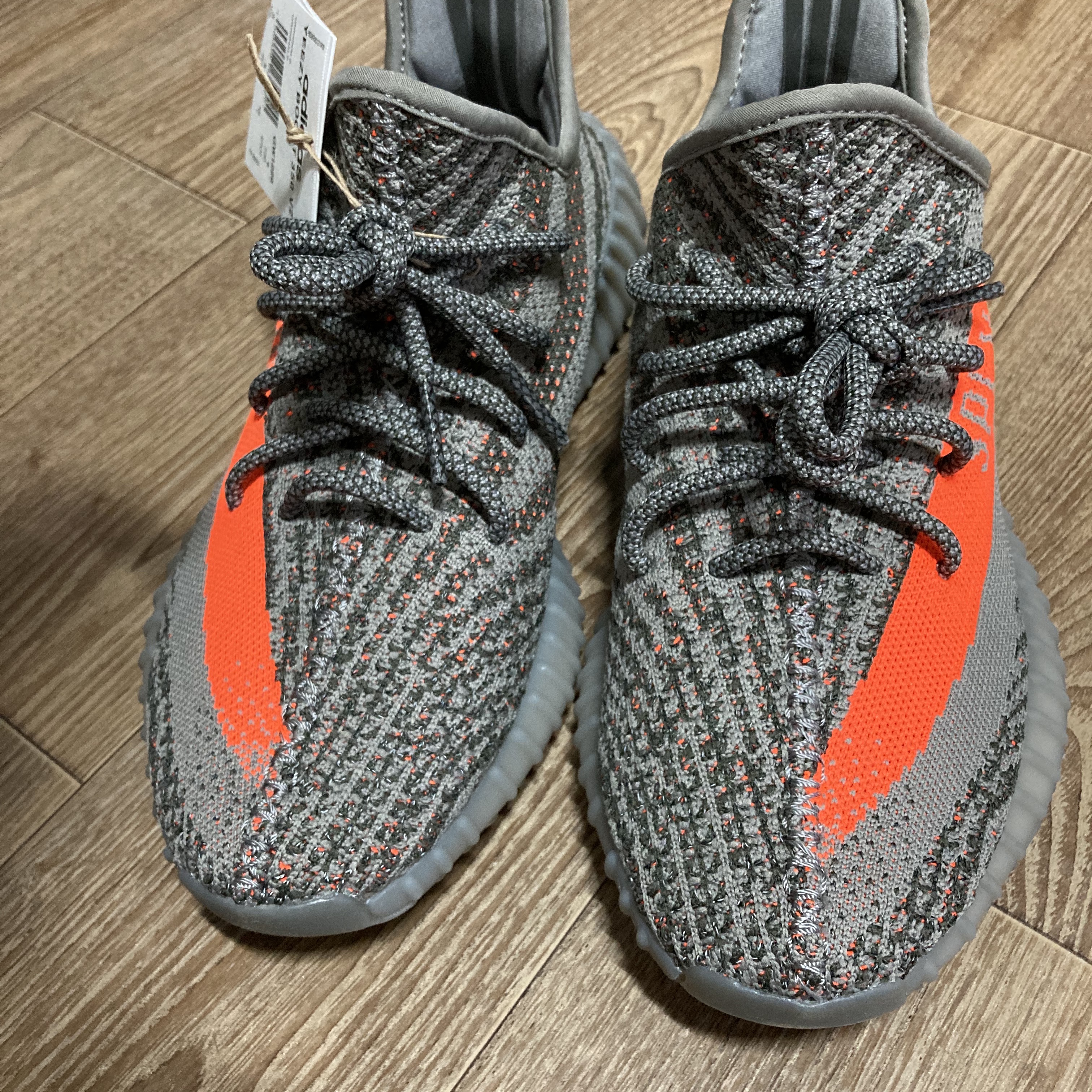 Adidas Yeezy Boost 350 V2 Beluga - Reflective 착용 스타일
