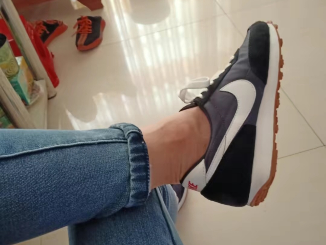 (W) Nike Daybreak Black White 착용 스타일 - 1
