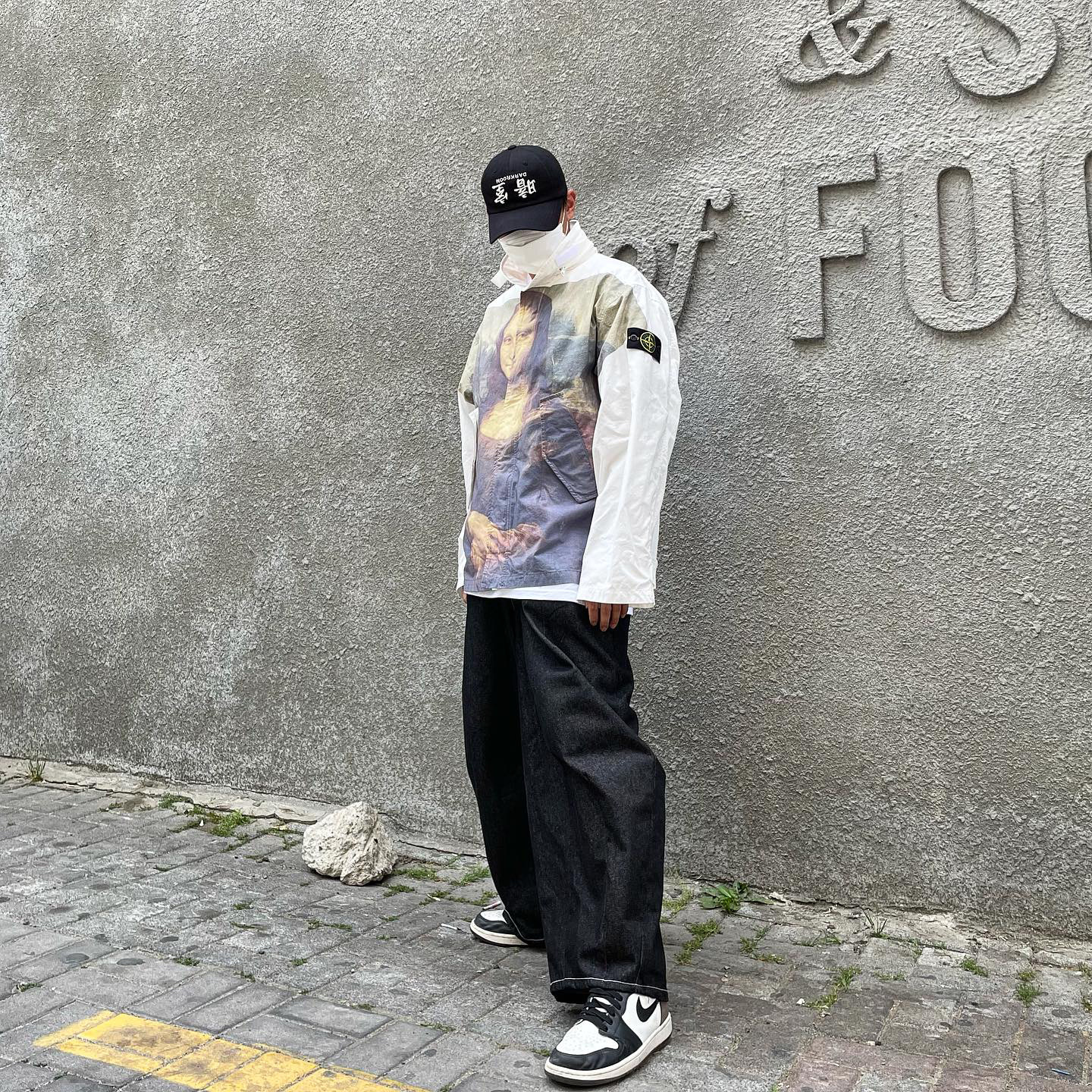 Darkr8m Studio Upside Down Silver Logo Cap, Supreme x Stone Island Cotton Cordura Shell Jacket Mona Lisa - 22SS 착용 스타일 - 1