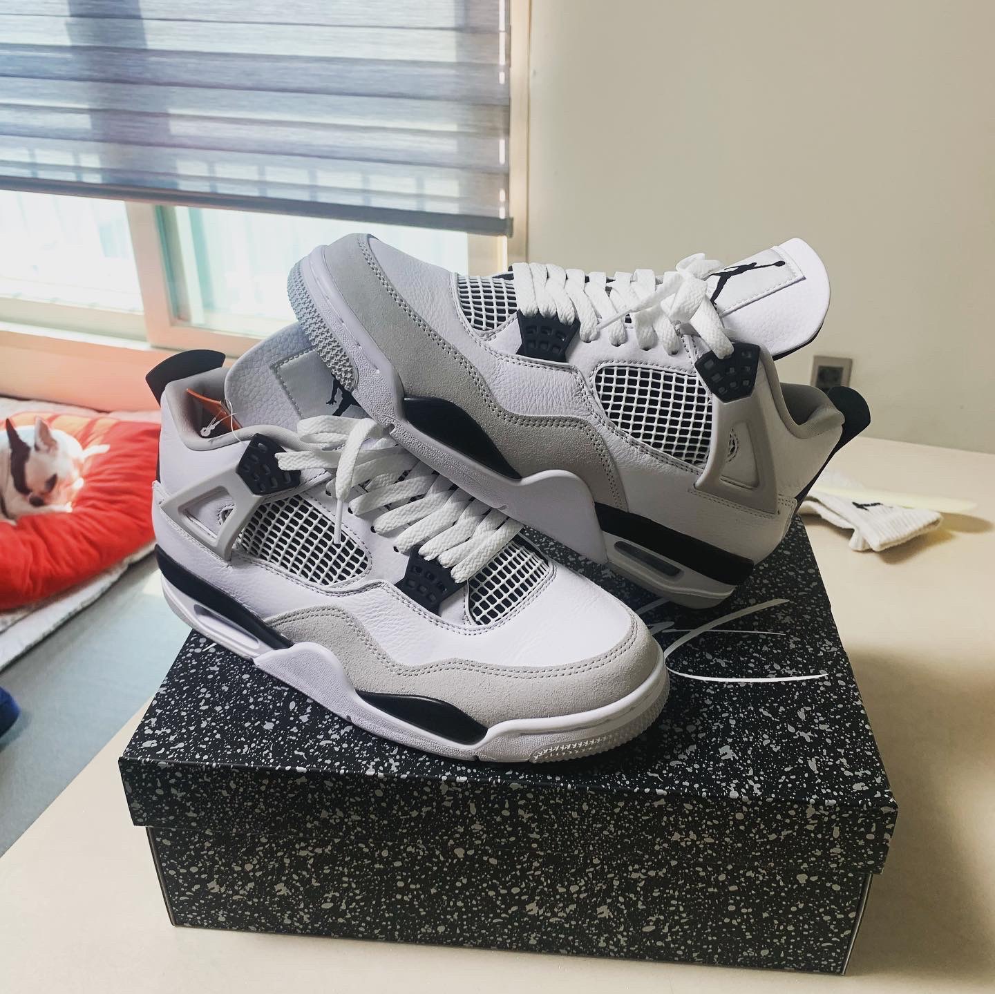 Jordan 4 Retro White and Black 착용 스타일 - 1