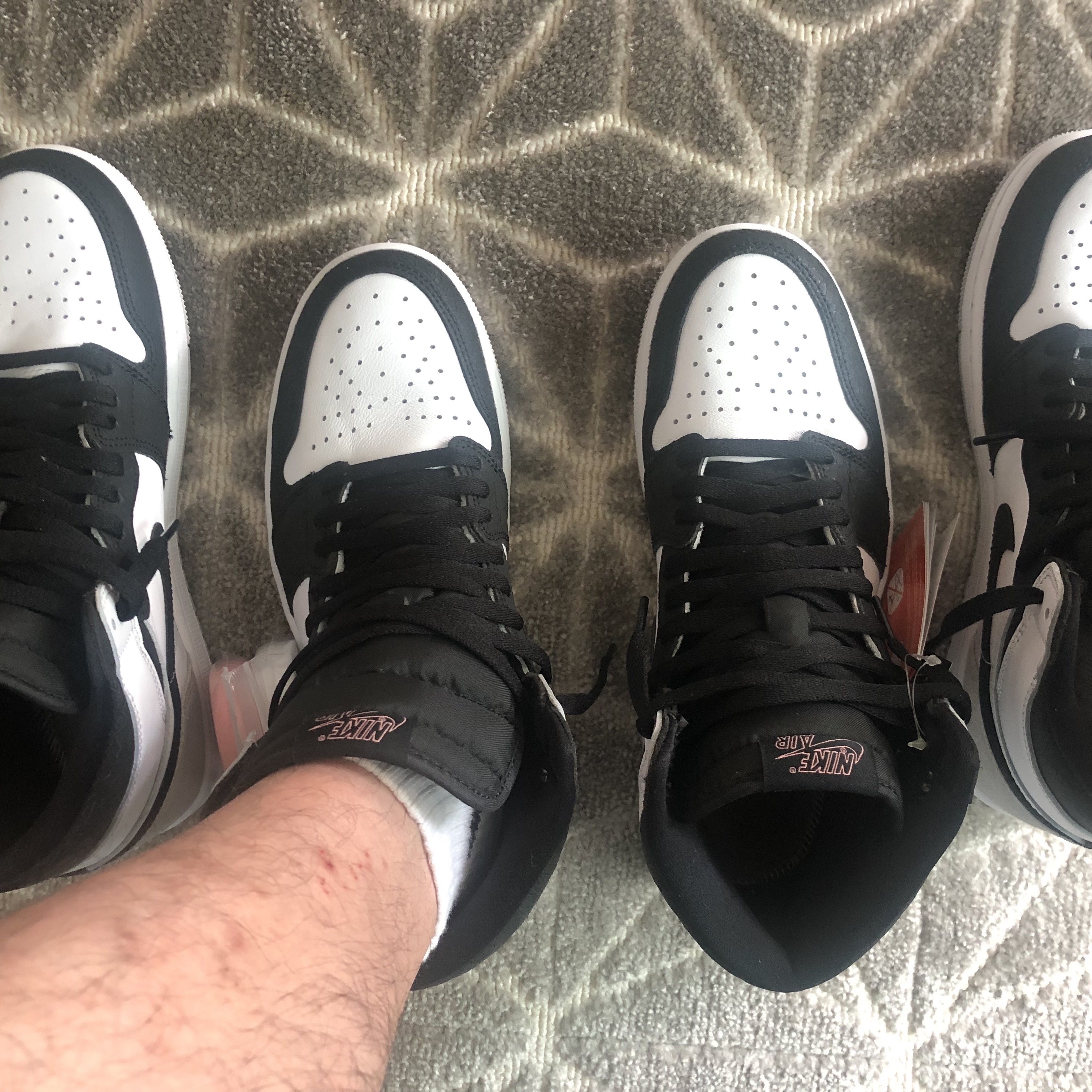 Jordan 1 Retro High OG Bleached Coral 착용 스타일