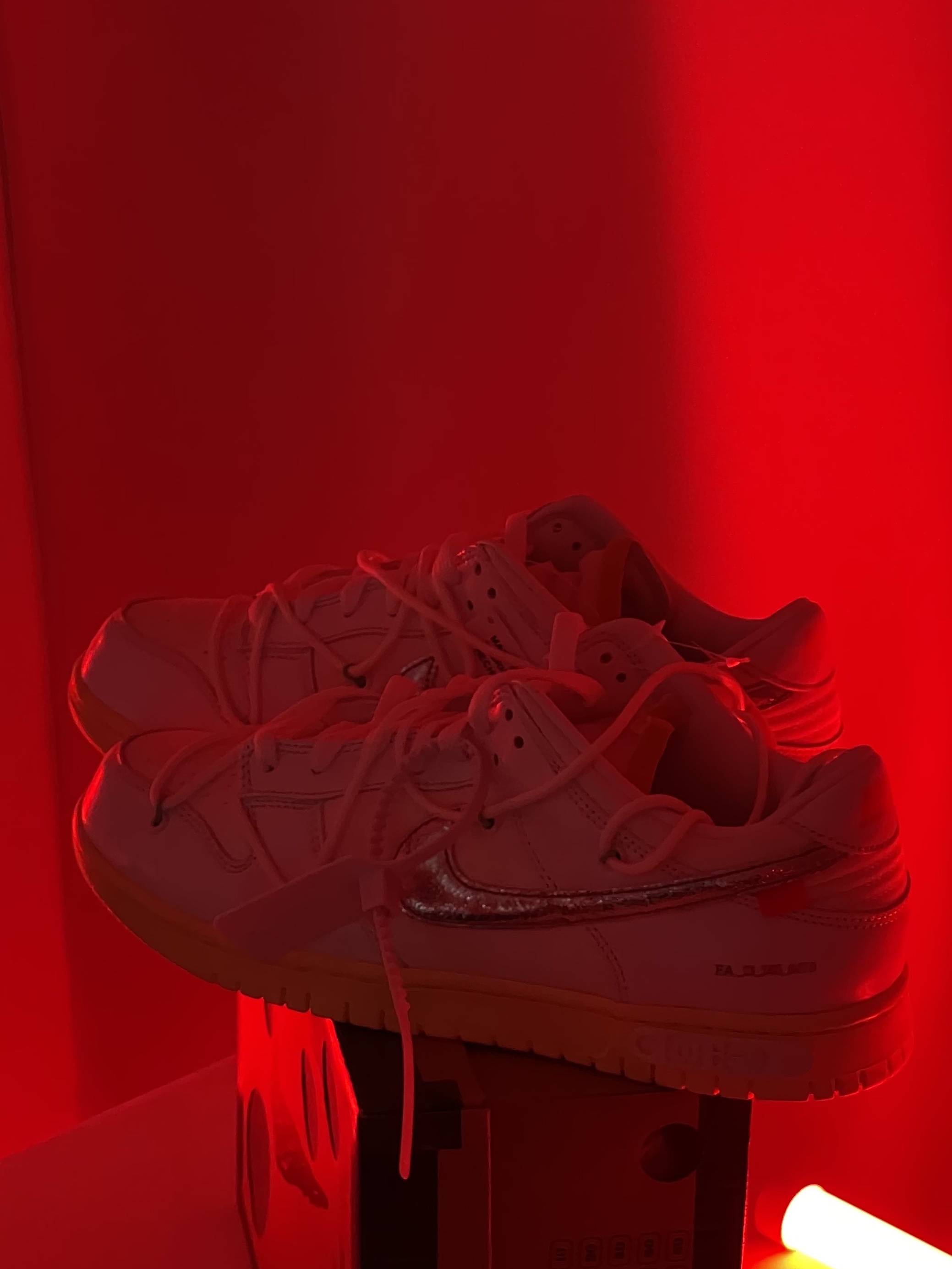 Nike x Tom Sachs Mars Yard Shoe 1.0 Space Camp, Jordan 1 x Off-White Retro High Chicago The Ten 착용 스타일 - 3