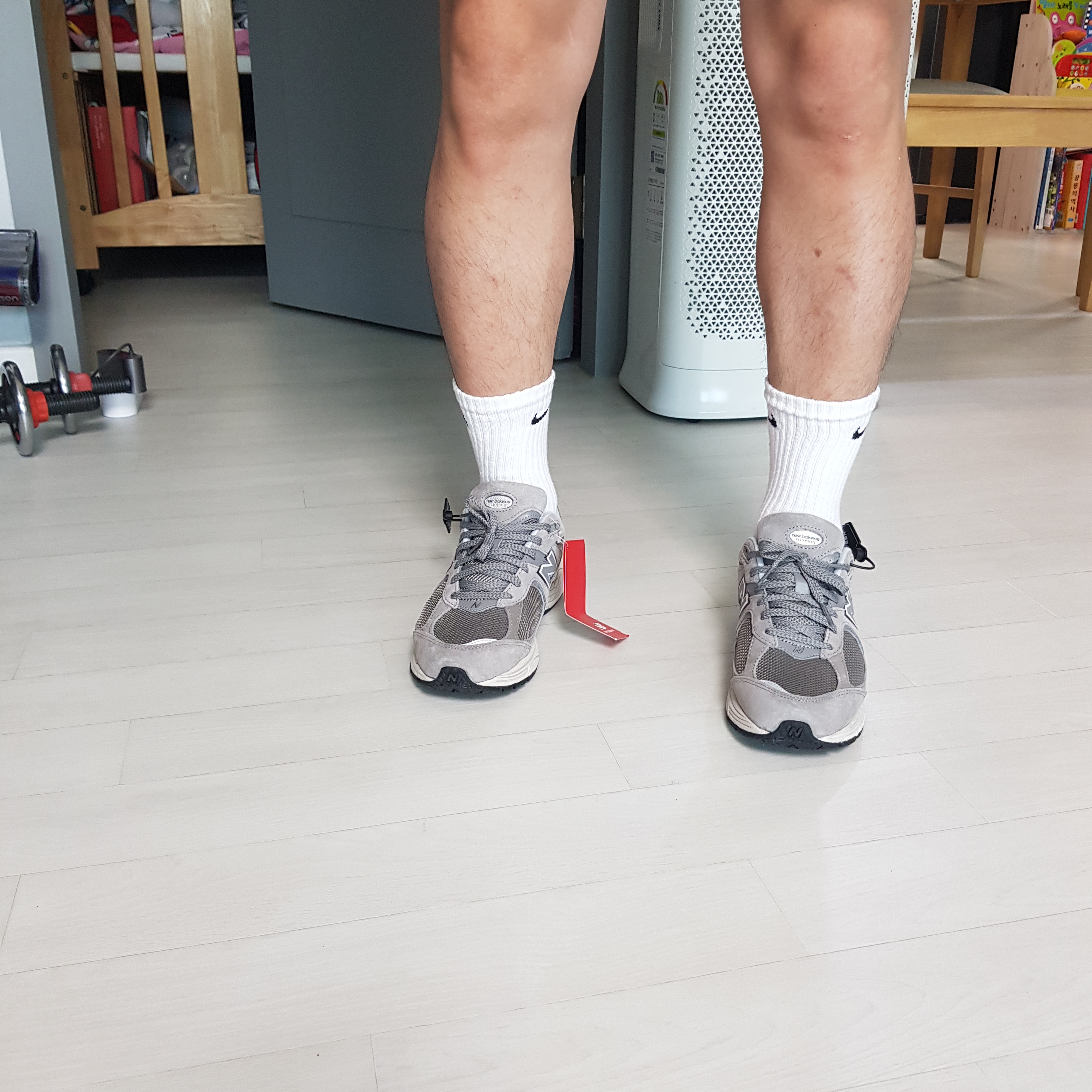 New Balance 2002R Grey 착용 스타일 - 3