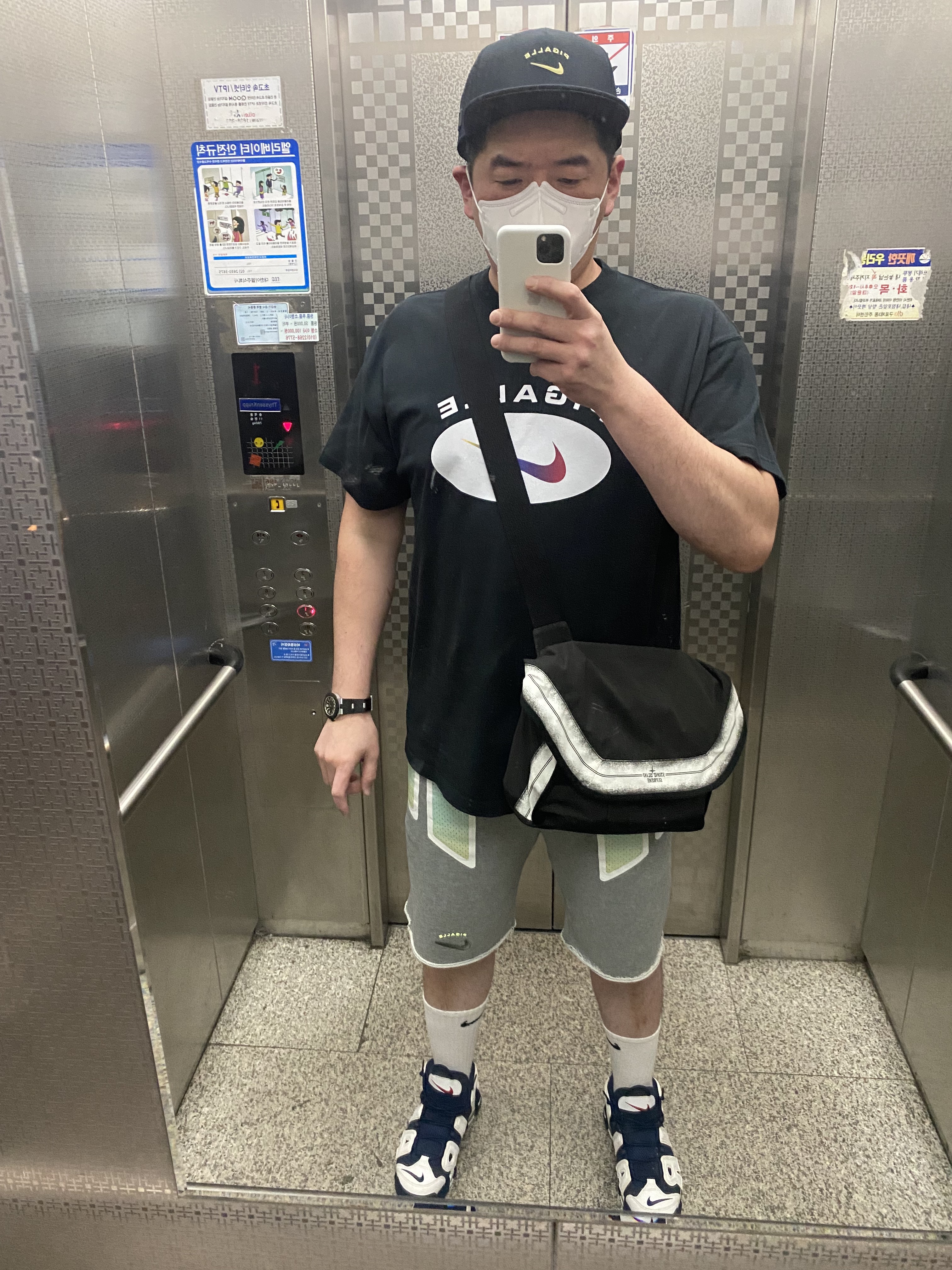 Nike x Pigalle T-Shirt Black - Asia, Supreme x Stone Island Stripe Messenger Bag Black - 22SS 착용 스타일