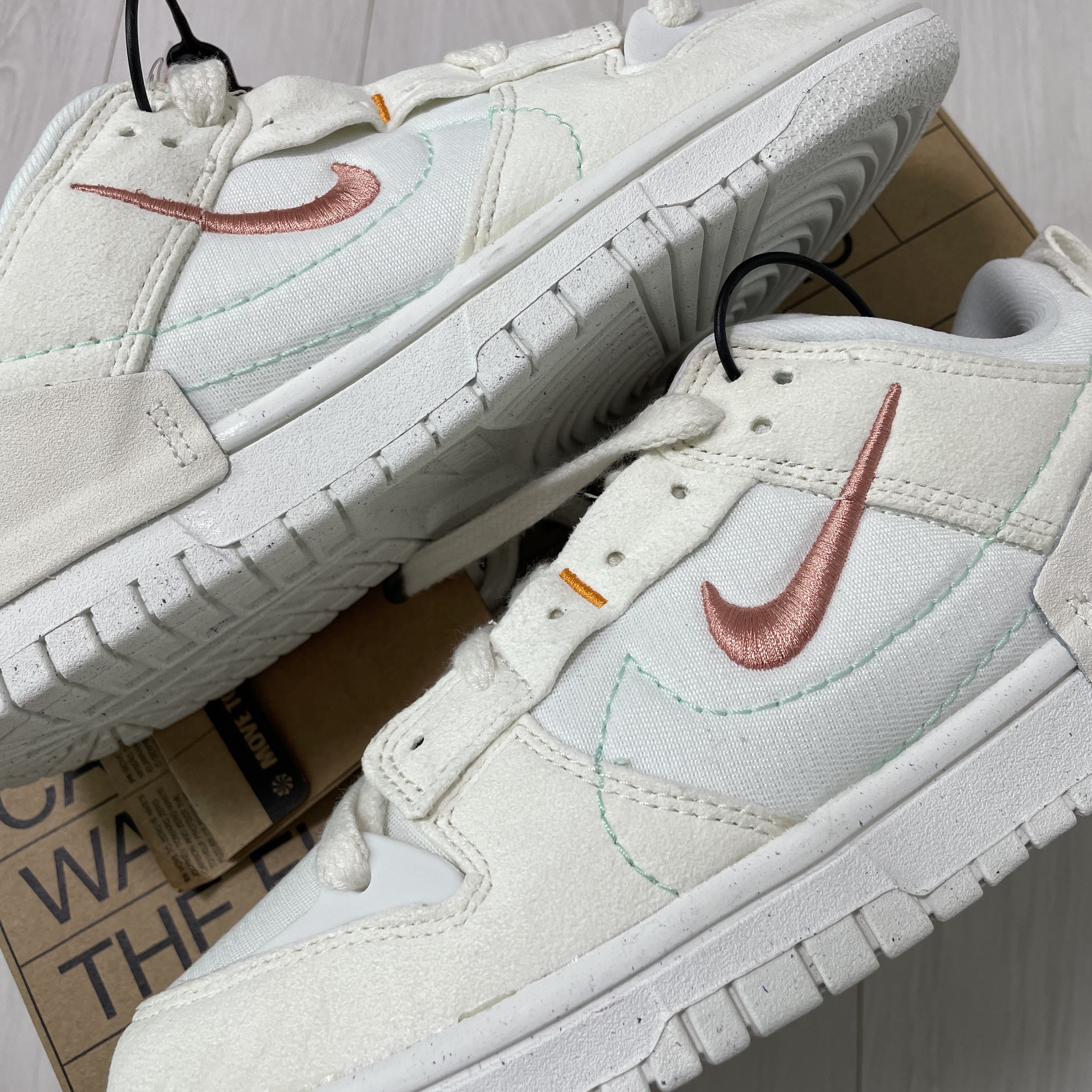 (W) Nike Dunk Low Disrupt 2 Pale Ivory Sail 착용 스타일 - 1