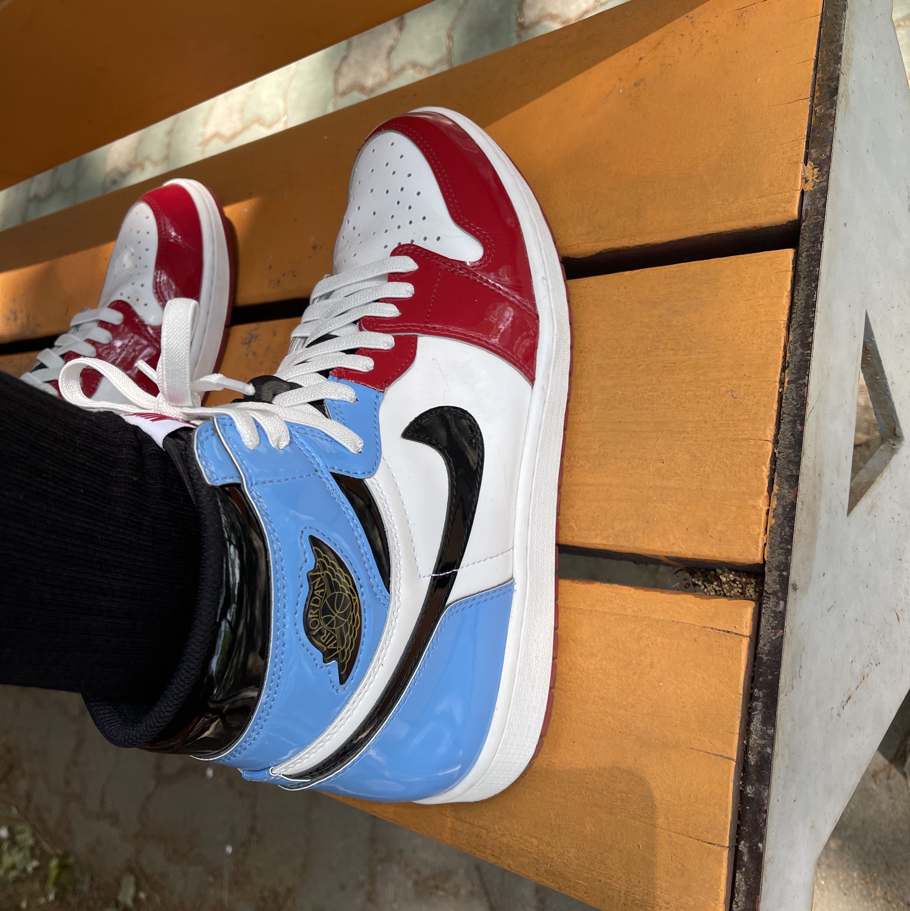 Jordan 1 Retro High Fearless UNC Chicago 착용 스타일 - 2