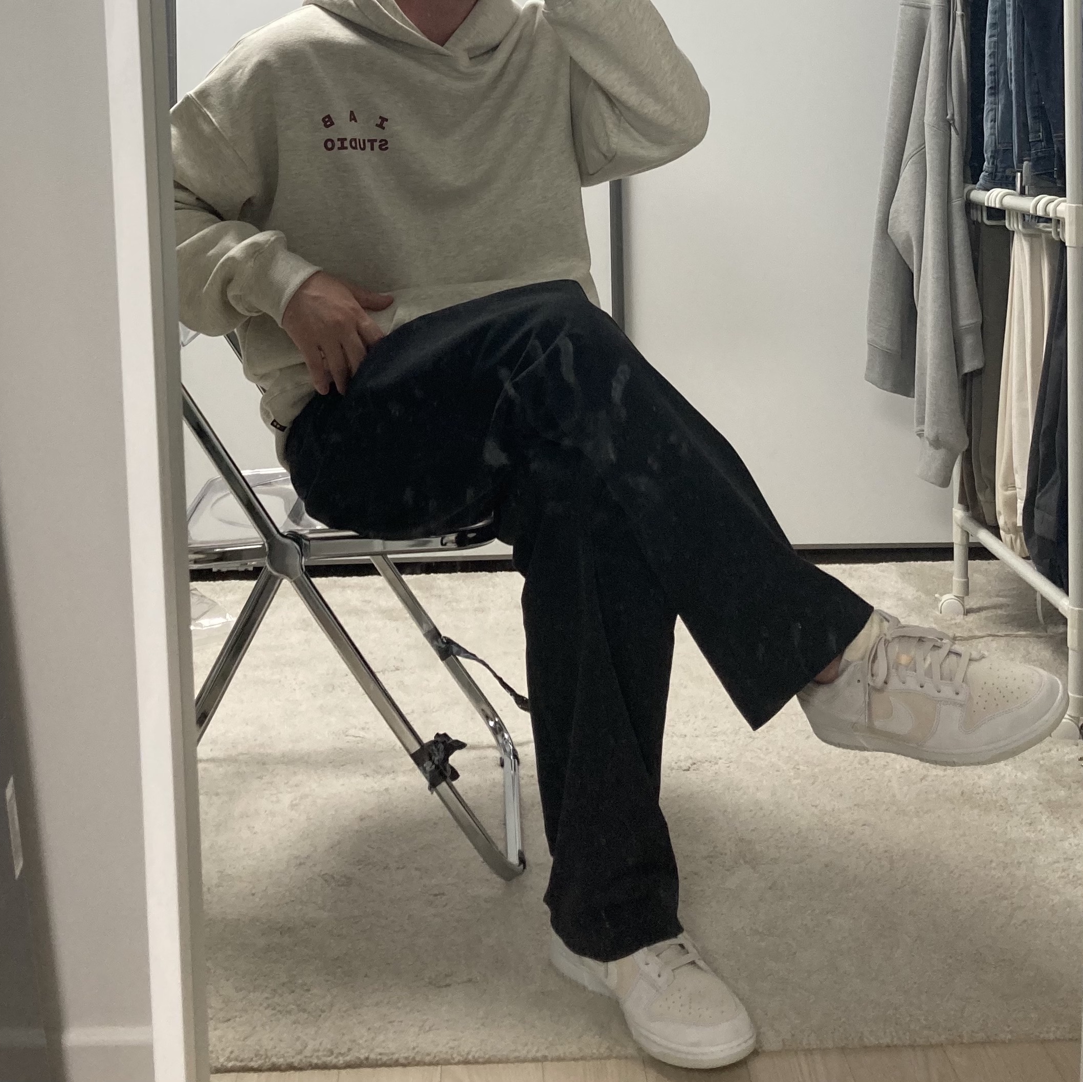IAB Studio Hoodie Oatmeal Burgundy, Nike Dunk Low Retro PRM Vast Grey 착용 스타일 - 2
