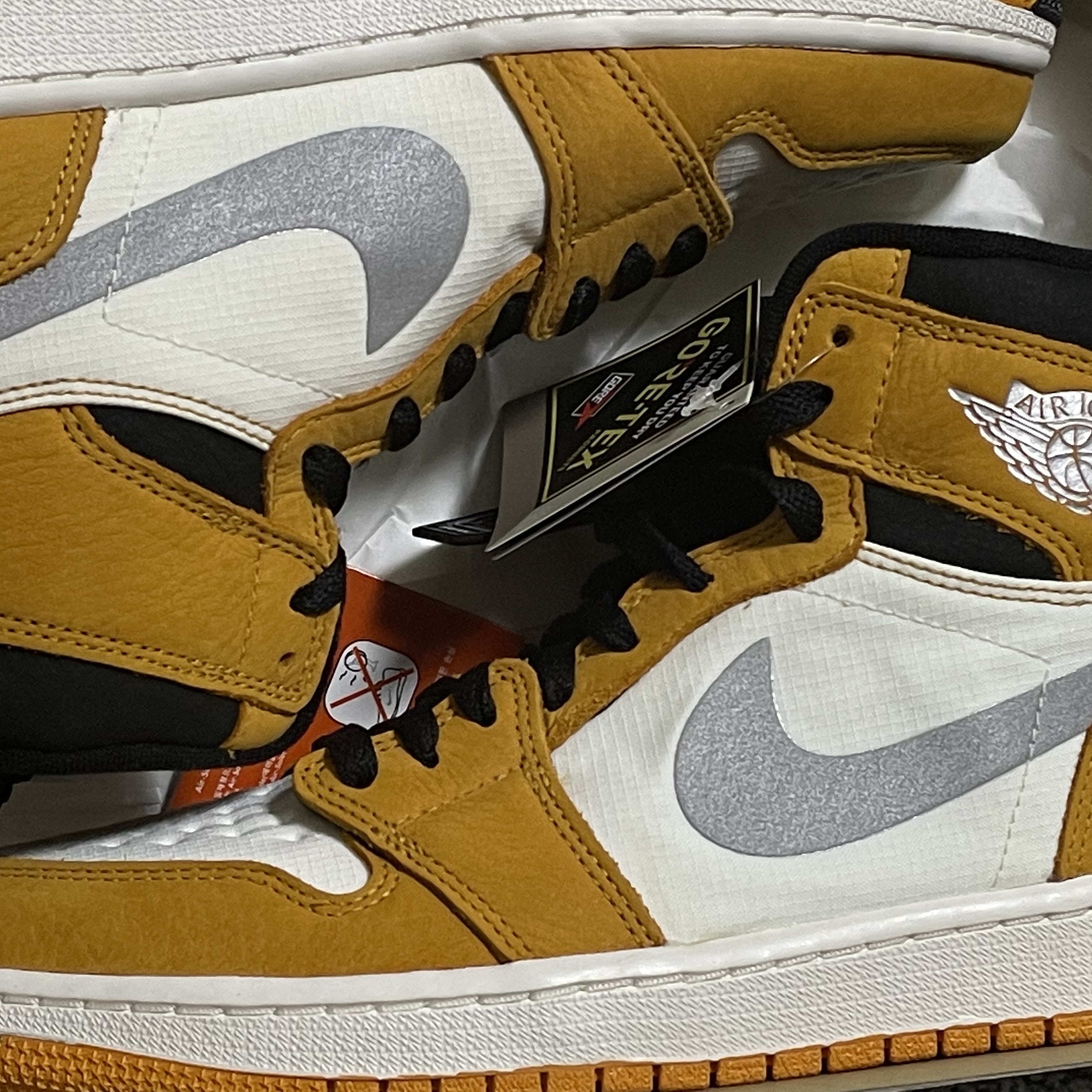 Jordan 1 Element Gore-Tex Light Curry 착용 스타일