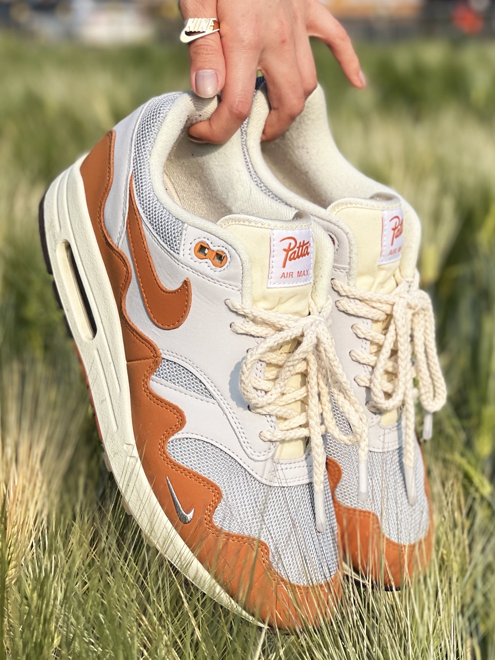 Nike x Patta Air Max 1 Monarch 착용 스타일