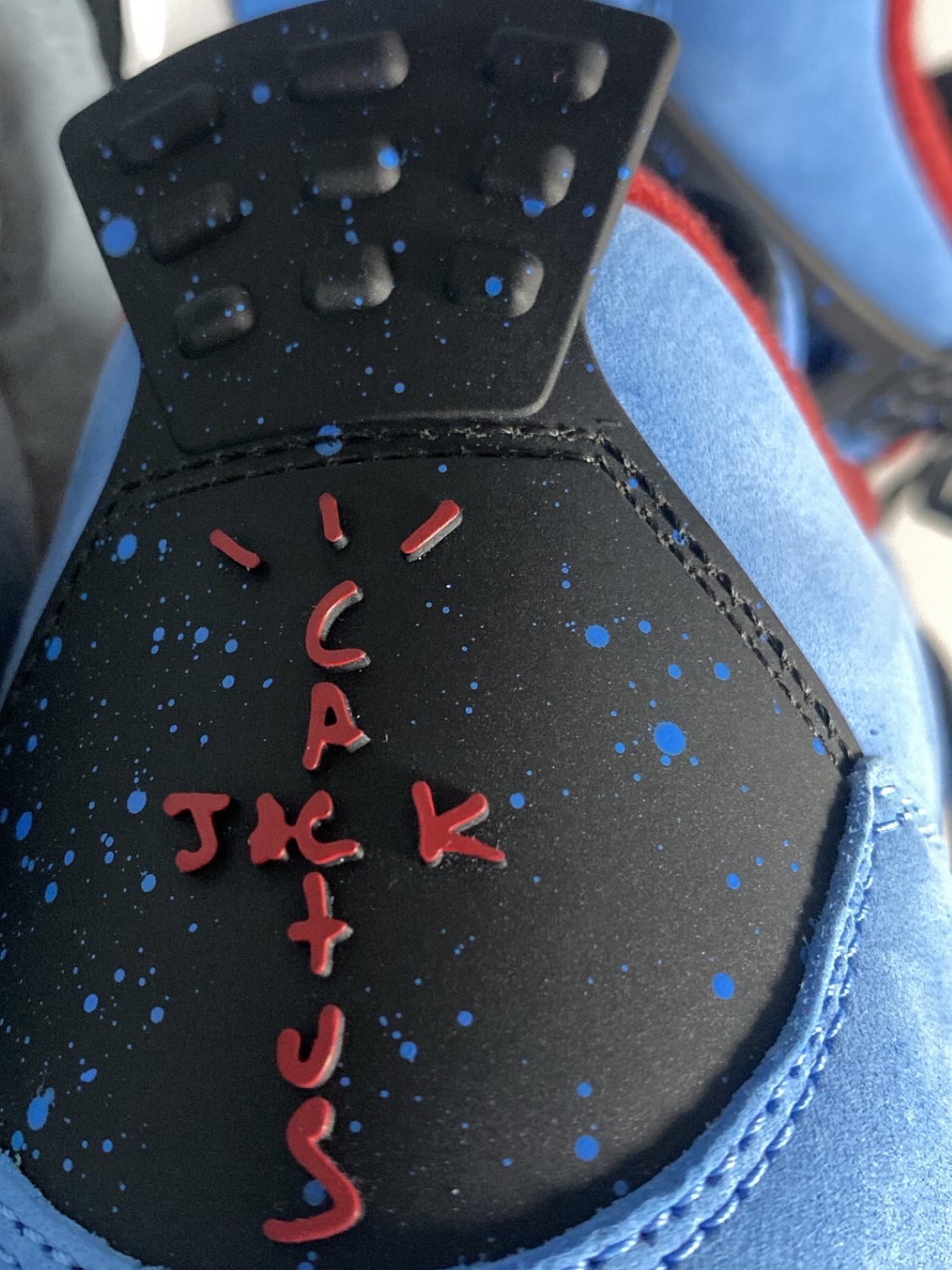 Jordan 4 x Travis Scott Retro Cactus Jack, Nike x Travis Scott Nike Air Trainer 1 Grey Haze and Dusty Sage 착용 스타일 - 1