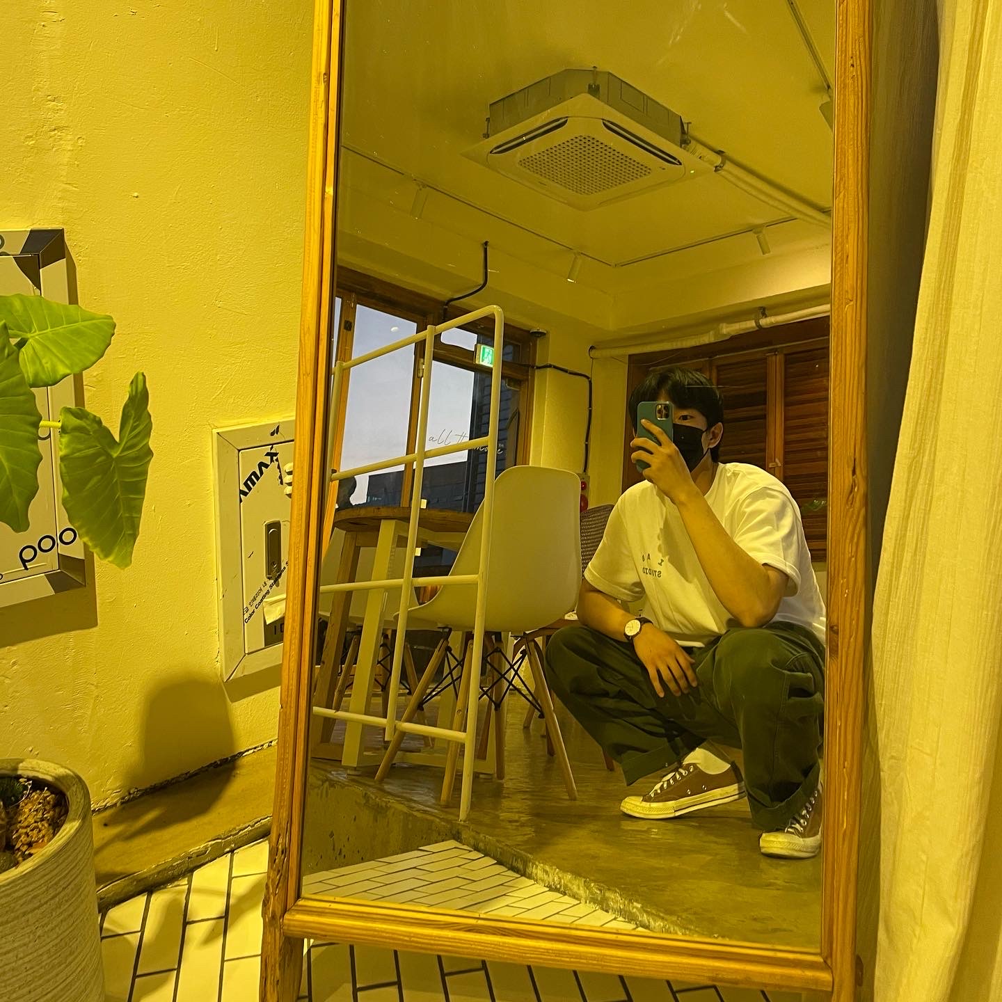 IAB Studio T-Shirt White Light Green, Converse x Carhartt WIP Chuck 70 Ox Hamilton Brown 2020 착용 스타일 - 1
