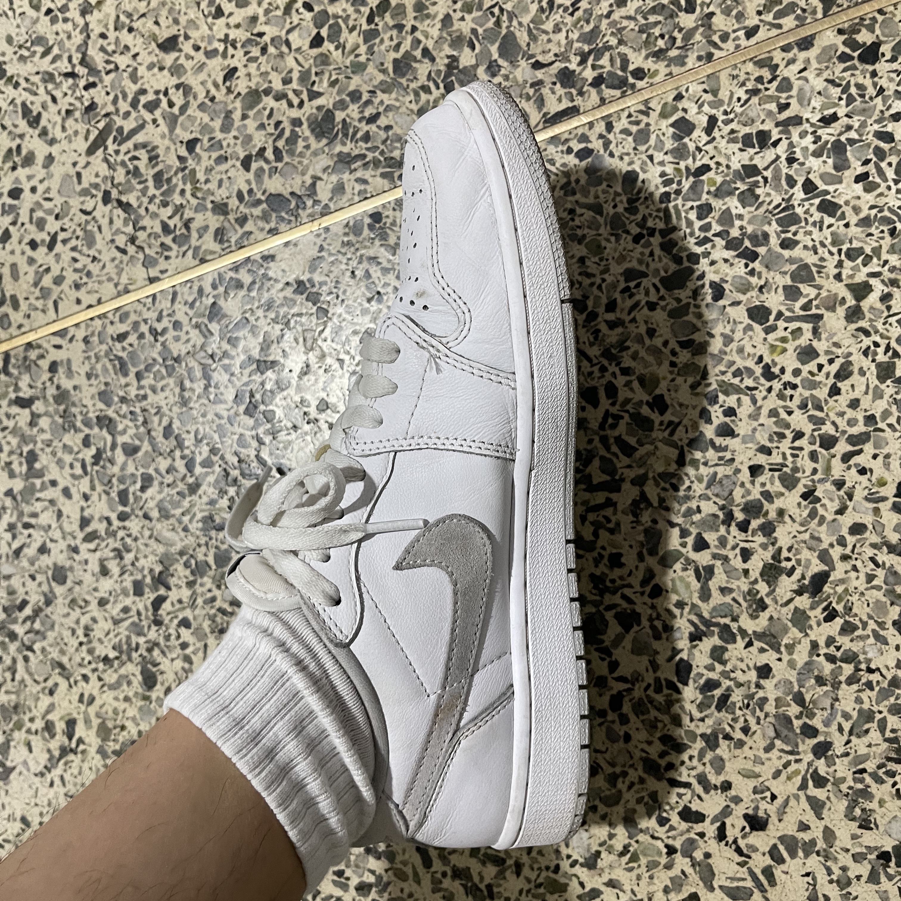 Jordan 1 Low OG Neutral Grey 착용 스타일 - 2