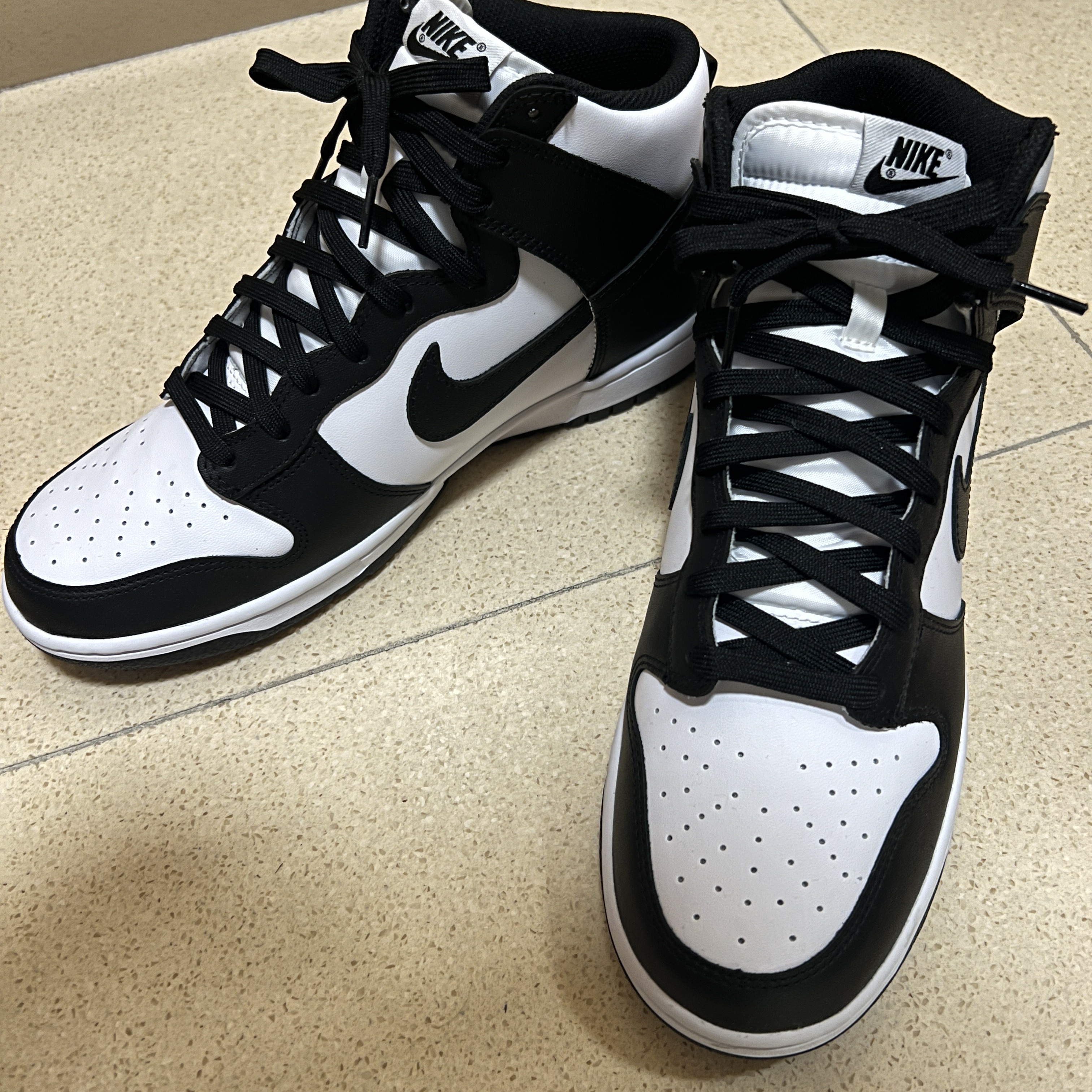 Nike Dunk High Retro Championship White 착용 스타일