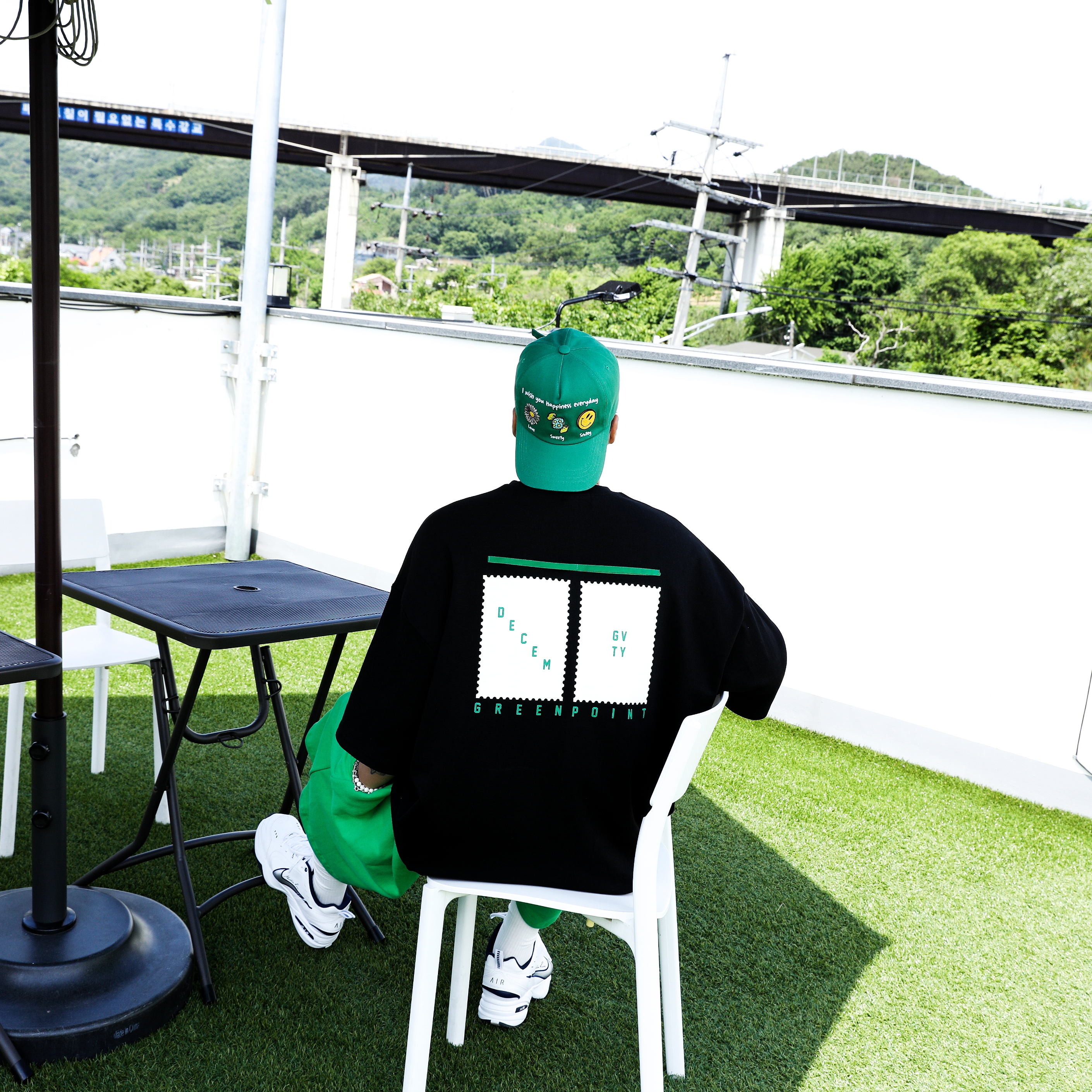 Nike x Martine Rose Air Monarch IV Martine Rose White 착용 스타일 - 3