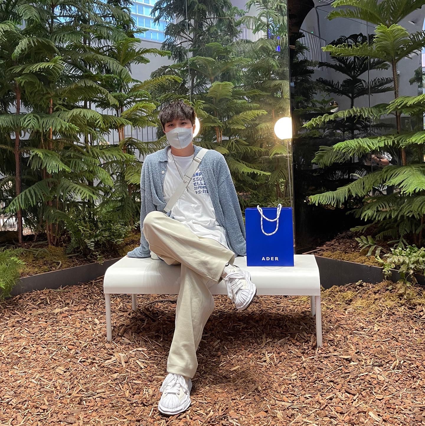Maison Mihara Yasuhiro Blakey OG Sole Canvas Low-top Sneakers White 착용 스타일 - 2