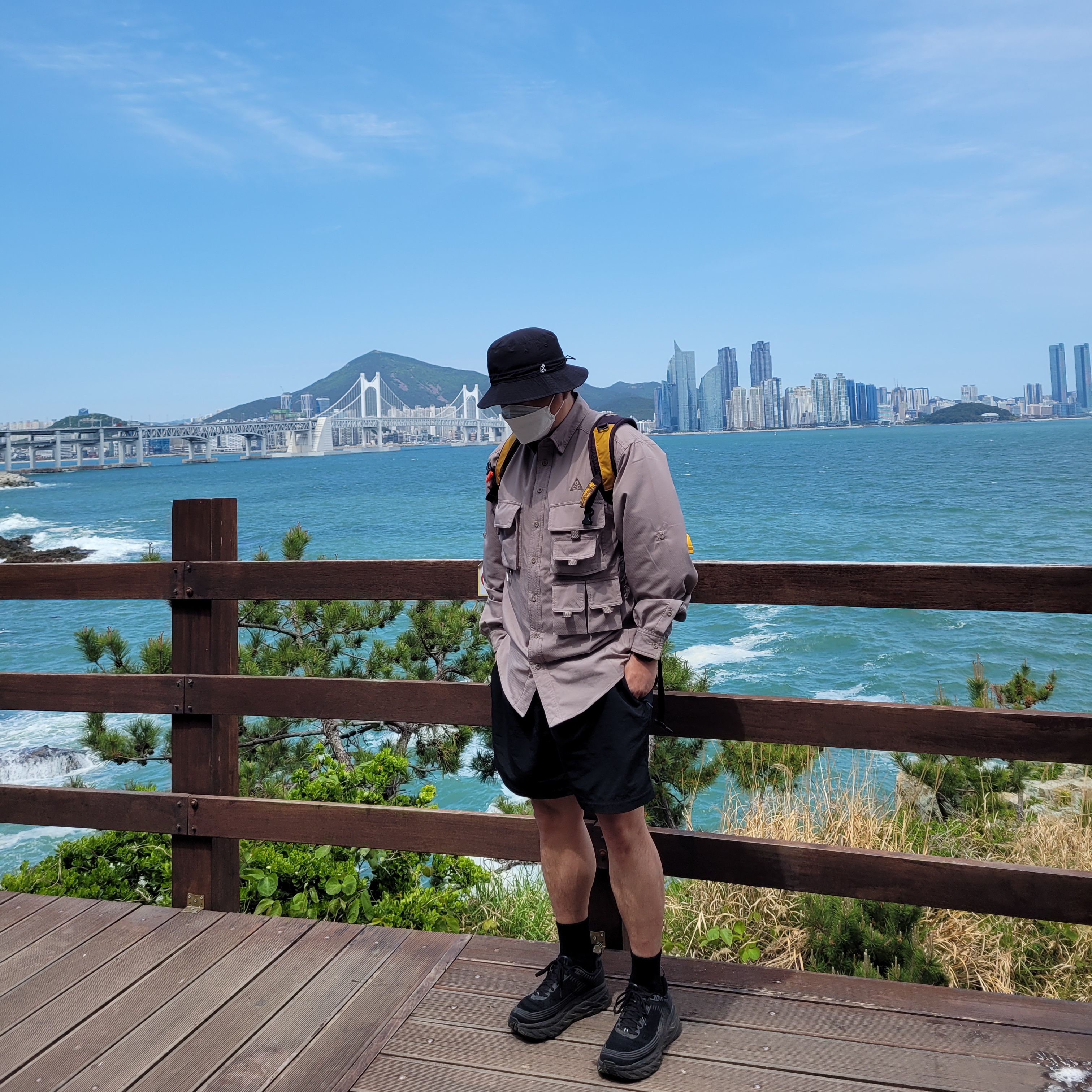 Nike ACG Devastation Trail Work Shirt Moon Fossil - Asia, Nike NRG ACG Trail Shorts Black Anthracite - Asia 착용 스타일