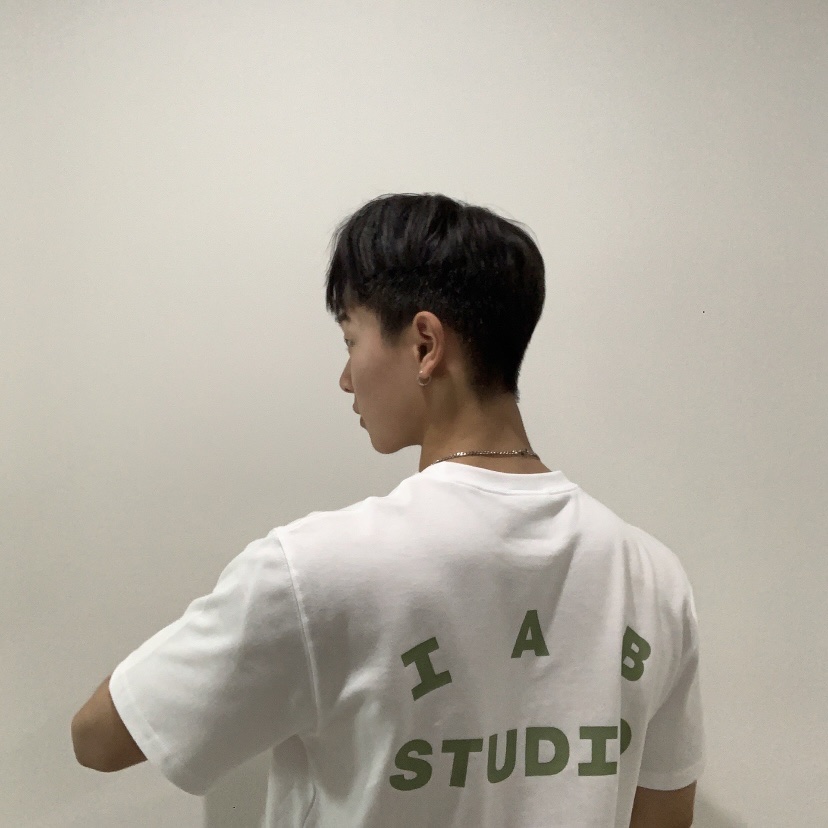 IAB Studio T-Shirt White Light Green 착용 스타일 - 3