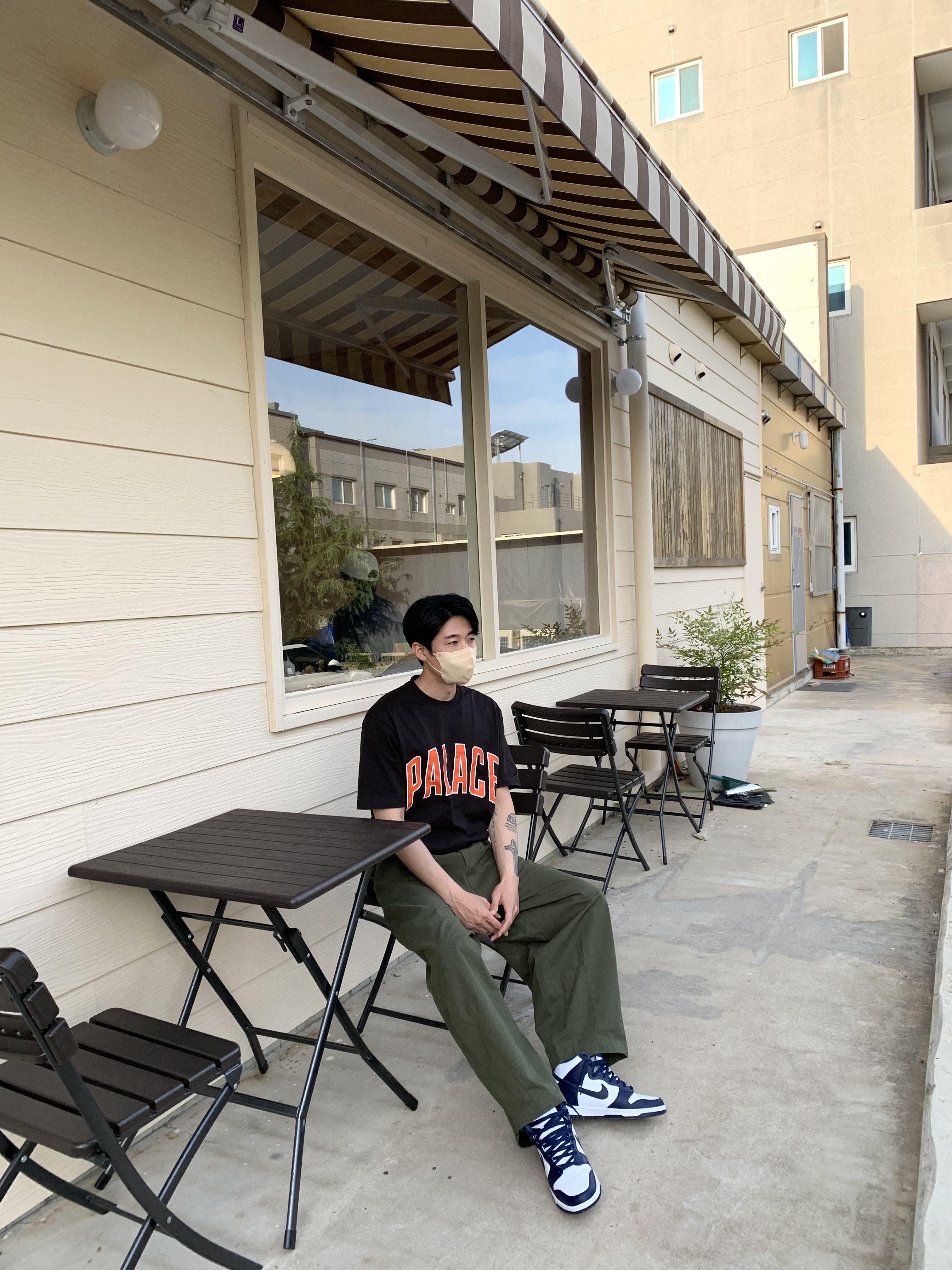 Apple iPad Air 5th Gen Cellular 256GB Space Gray (Korean Ver.), Palace Sportini T-Shirt Black - 21SS 착용 스타일 - 4