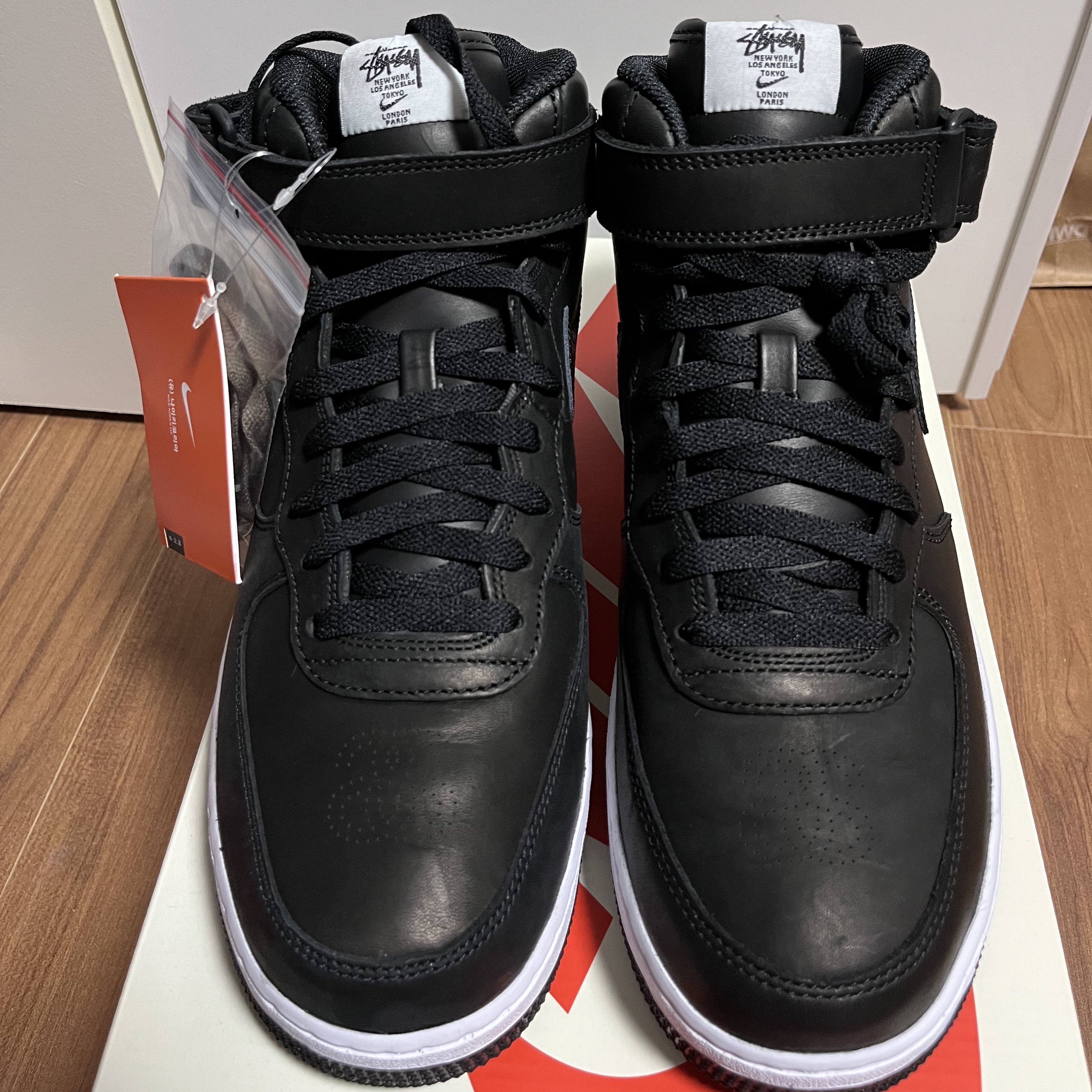 Nike x Stussy Air Force 1 '07 Mid SP Black 착용 스타일 - 3