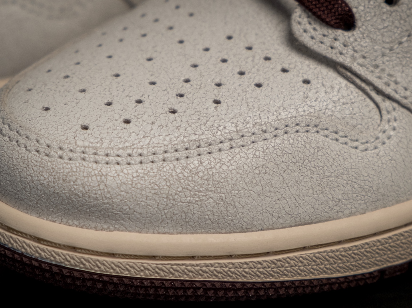 Jordan 1 x A Ma Maniere Retro High OG SP Sail and Burgundy 착용 스타일 - 2