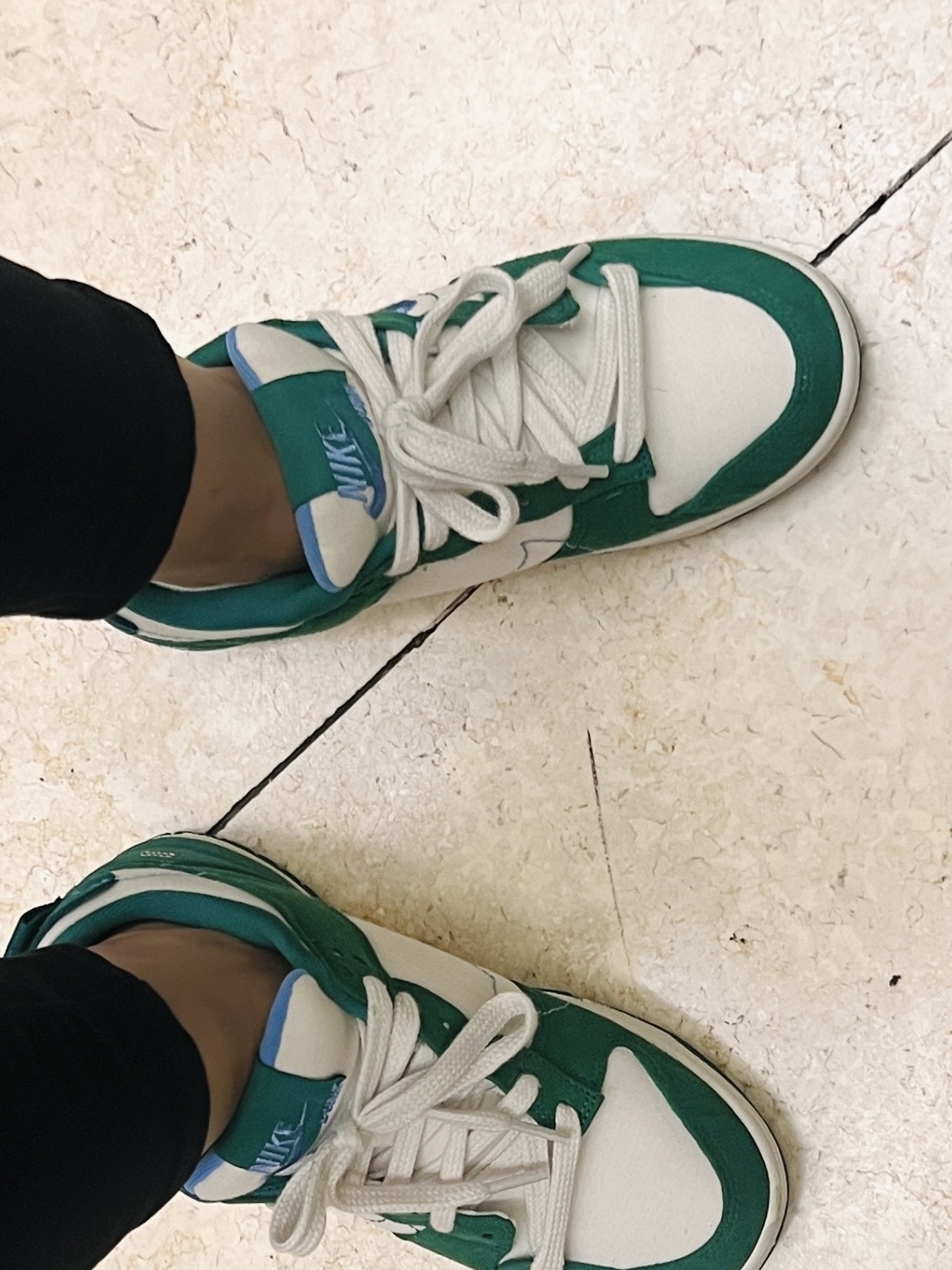 (W) Nike Dunk Low Disrupt 2 Phantom University Blue 착용 스타일 - 4