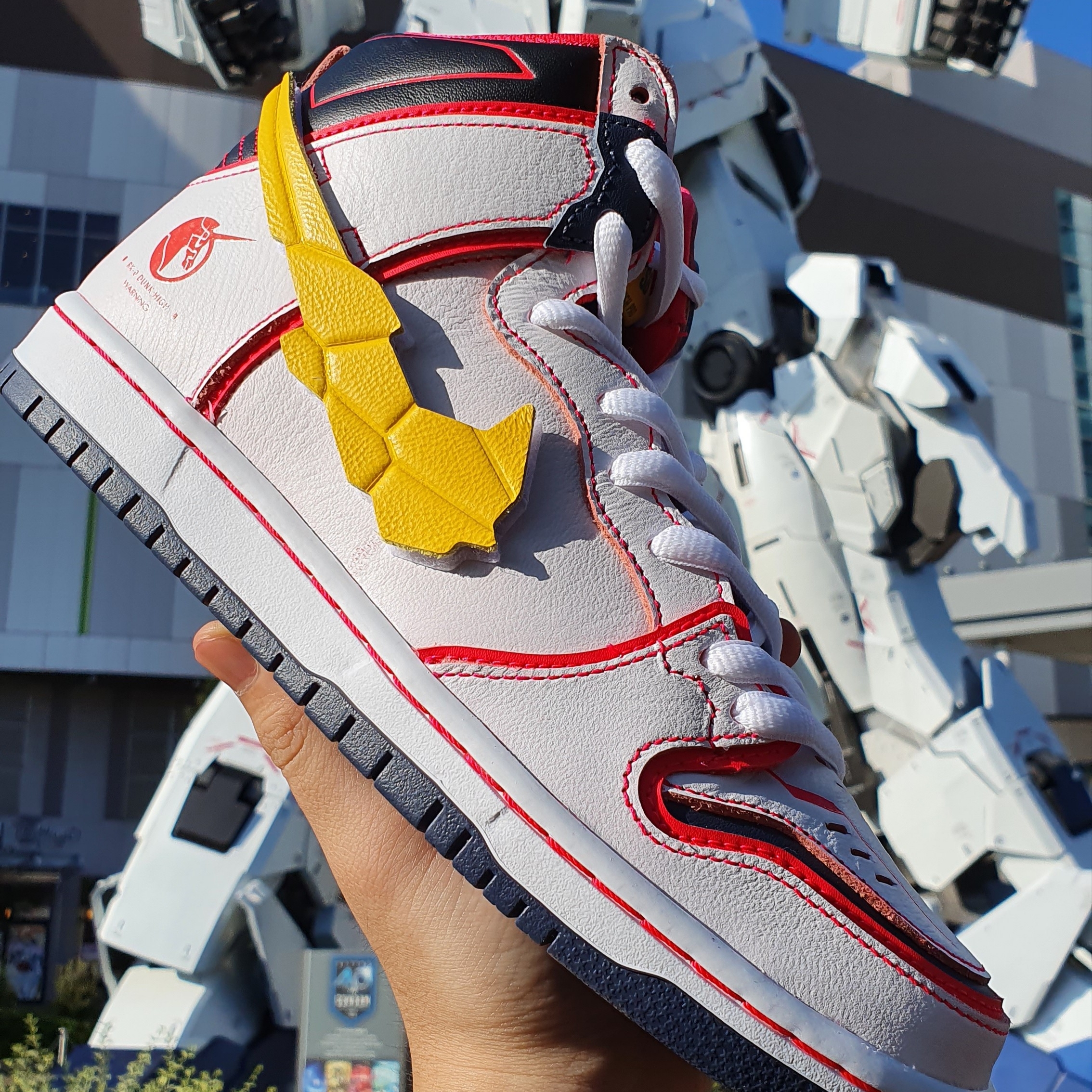 Nike x Gundam SB Dunk High Pro QS Unicorn RX-0 착용 스타일 - 1