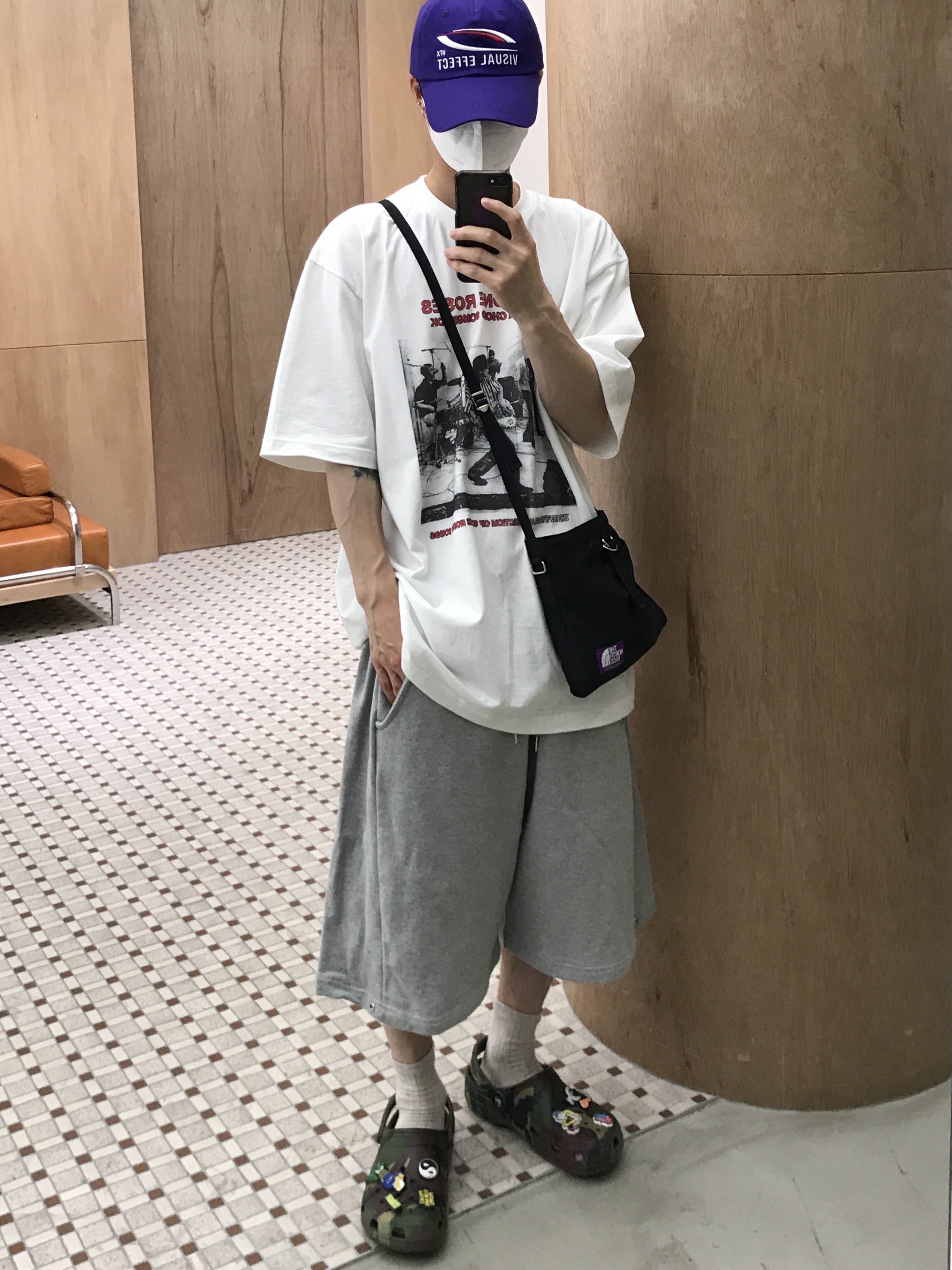 Crocs x Palace Classic Clog Woodland Camo 착용 스타일
