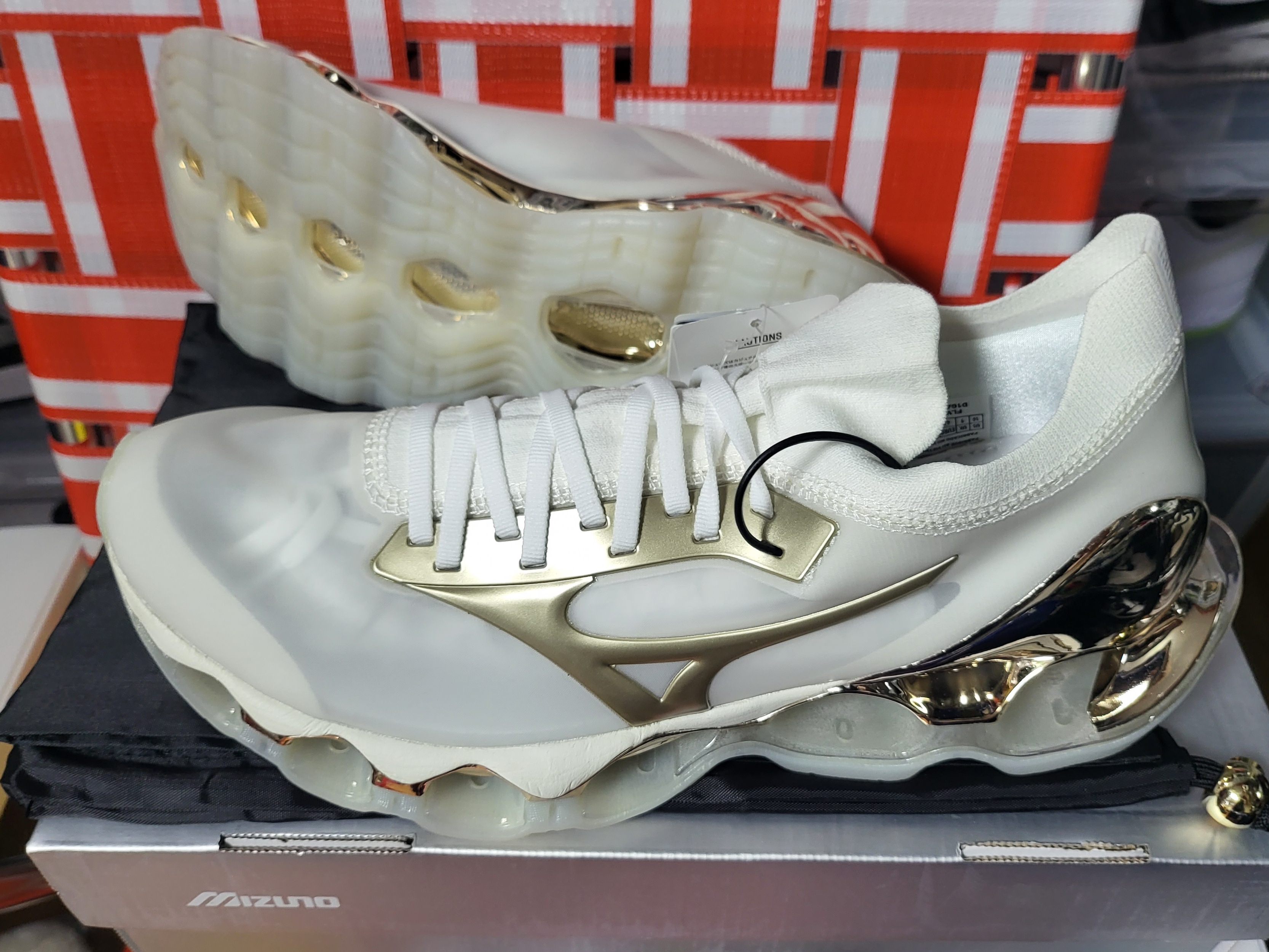 Mizuno x Sorayama Hajime Wave Prophecy Champagne Gold 착용 스타일 - 1