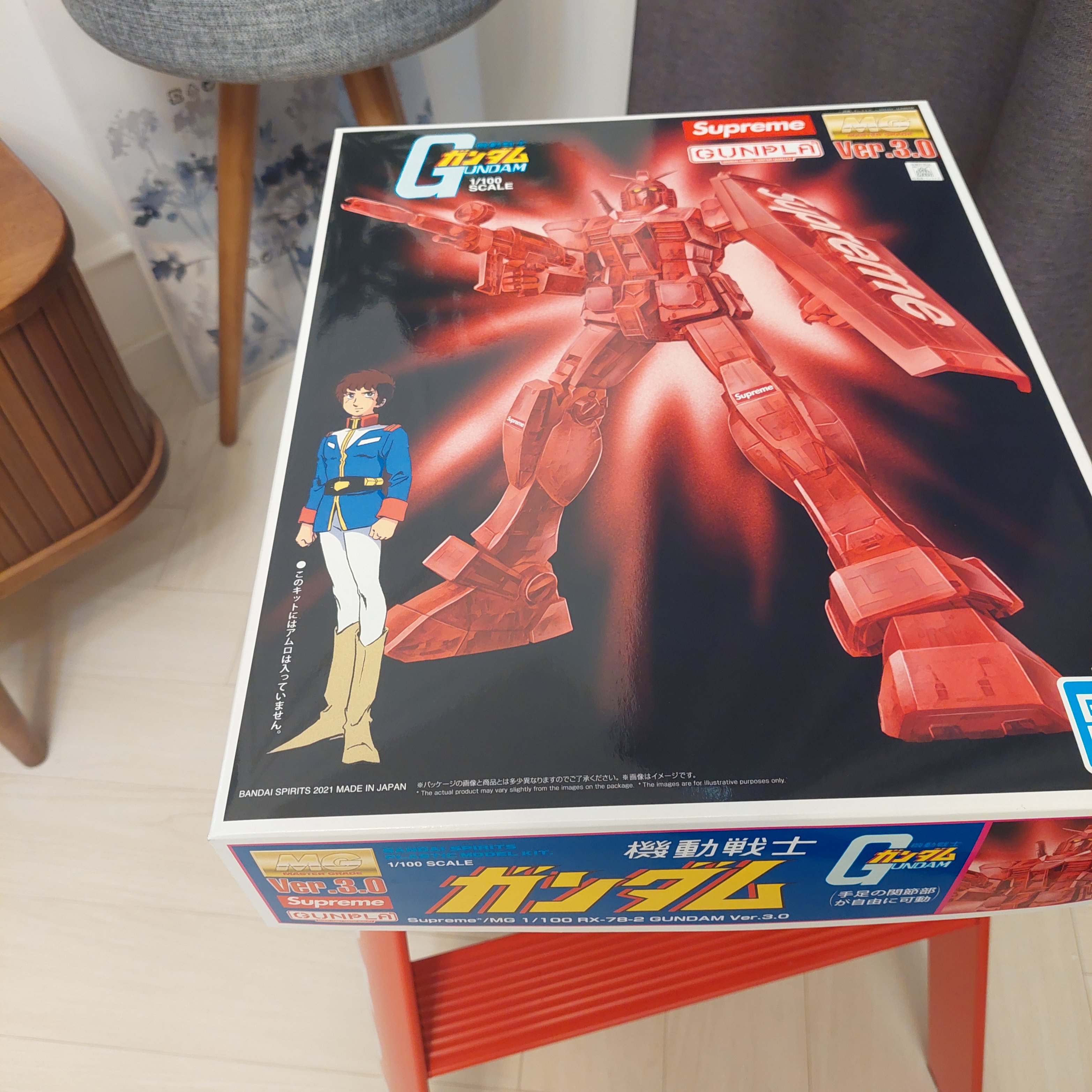Supreme MG 1/100 RX-78-2 Gundam Ver. 3.0 착용 스타일