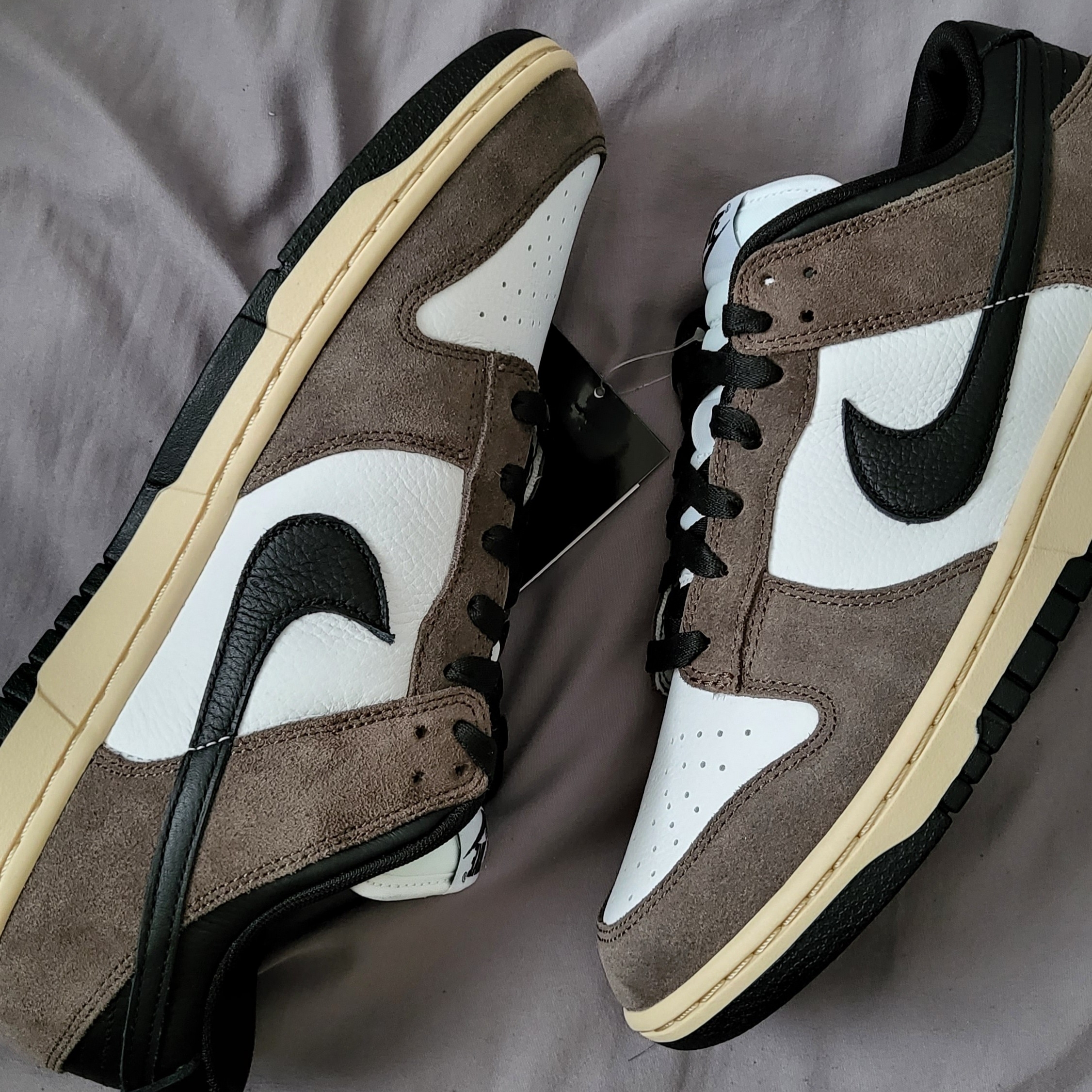 Jordan 1 x Travis Scott Retro High OG SP Mocha 착용 스타일 - 3