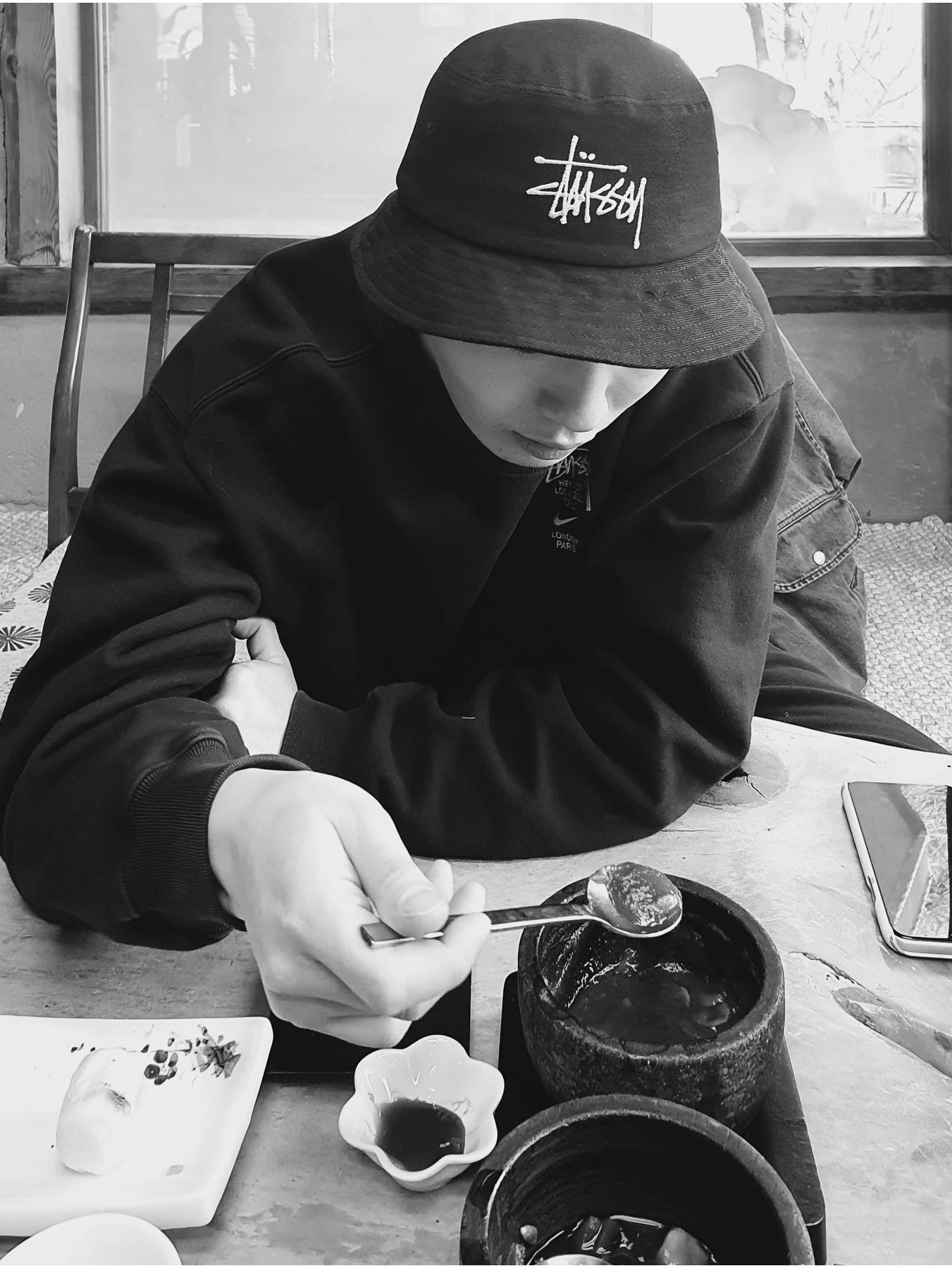 Stussy Brushed Big Basic Bucket hat Black, Nike x Stussy NRG ZR Fleece Crewneck Black - Asia 착용 스타일 - 1