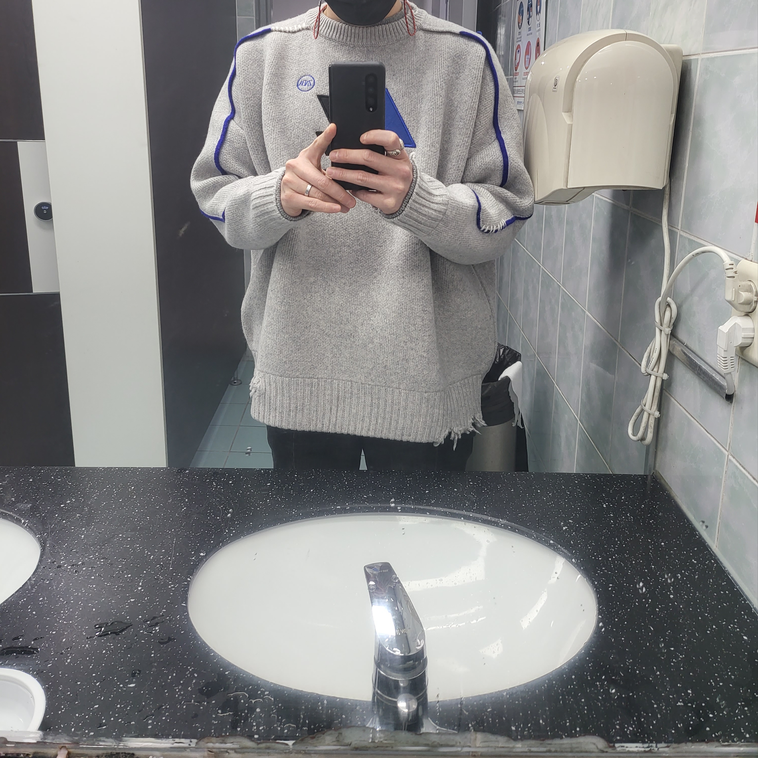 Zara x Ader Error Oversize Sweater Grey 착용 스타일