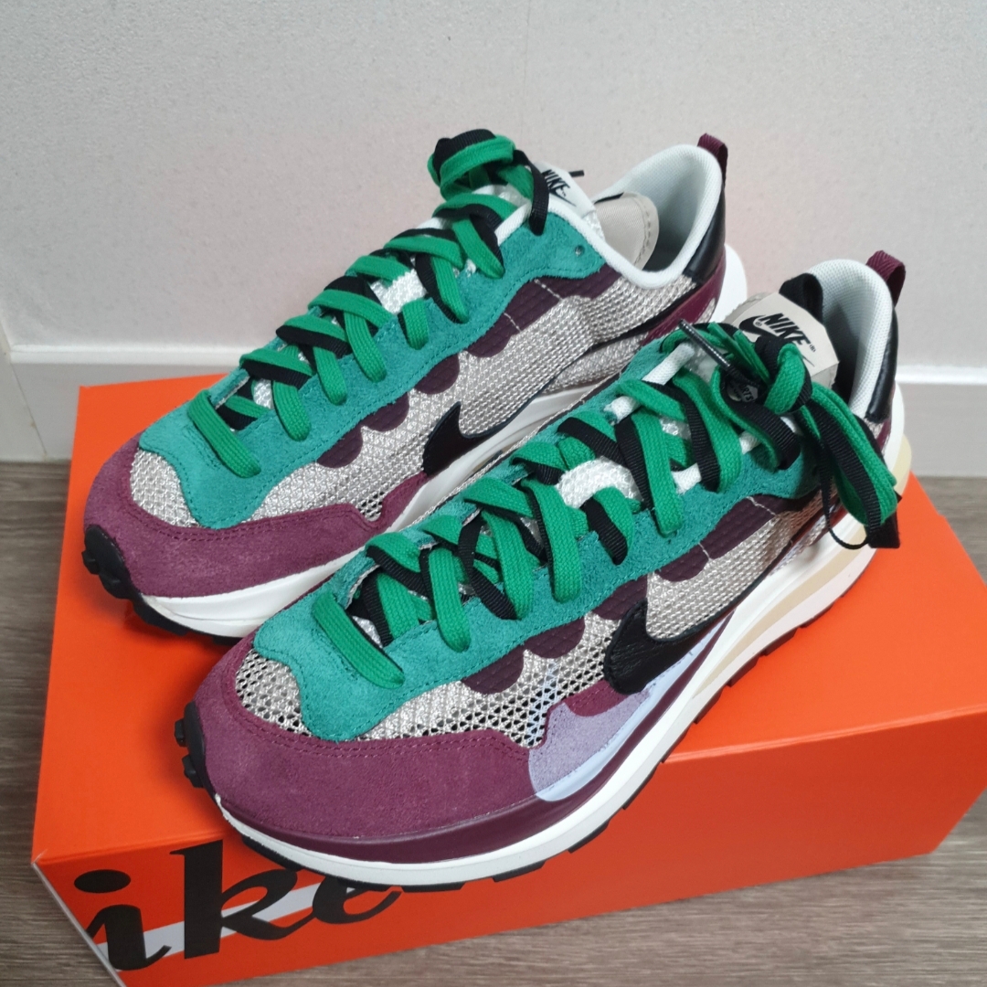 Nike x Sacai VaporWaffle Black White, Nike x Sacai VaporWaffle String & Black Villain Red 착용 스타일 - 2
